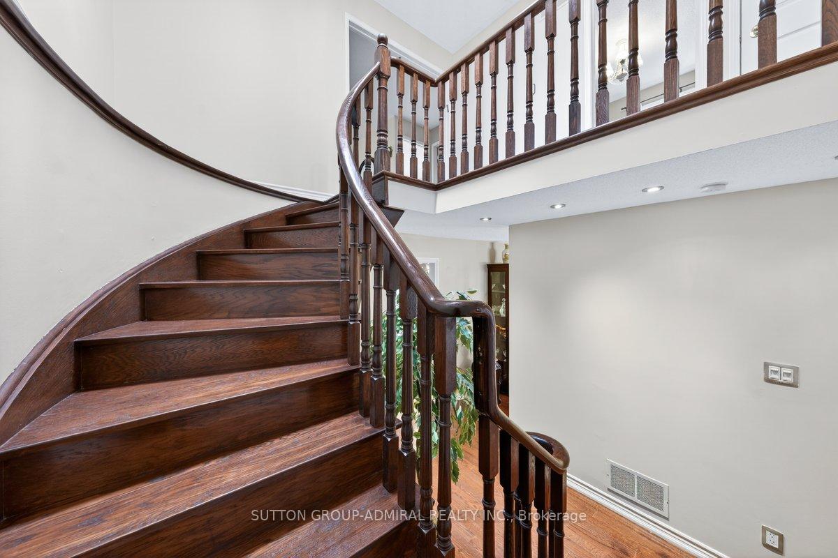 Photo 15 of 126 Redondo Drive E, Vaughan, Beverley Glen — HOMEH