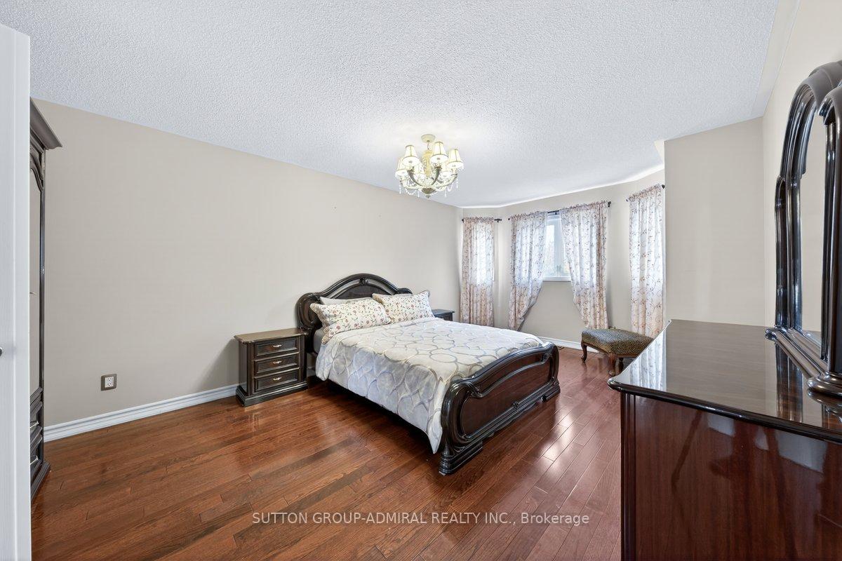 Photo 16 of 126 Redondo Drive E, Vaughan, Beverley Glen — HOMEH