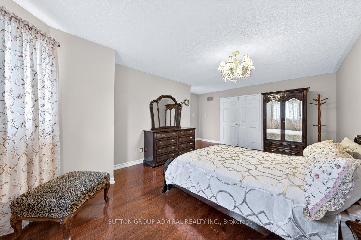 Photo 17 of 126 Redondo Drive E, Vaughan, Beverley Glen — HOMEH