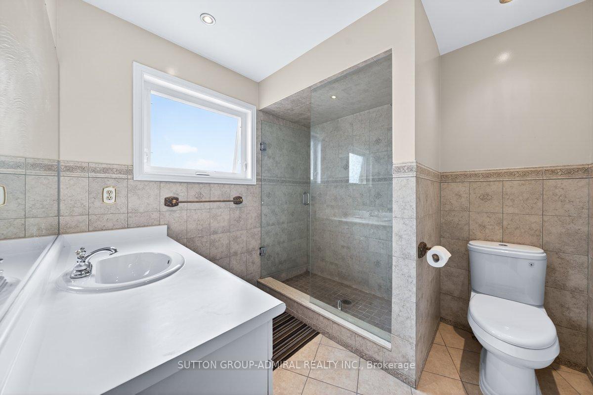 Photo 22 of 126 Redondo Drive E, Vaughan, Beverley Glen — HOMEH