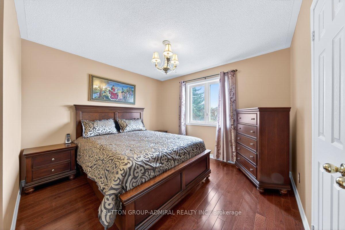 Photo 23 of 126 Redondo Drive E, Vaughan, Beverley Glen — HOMEH