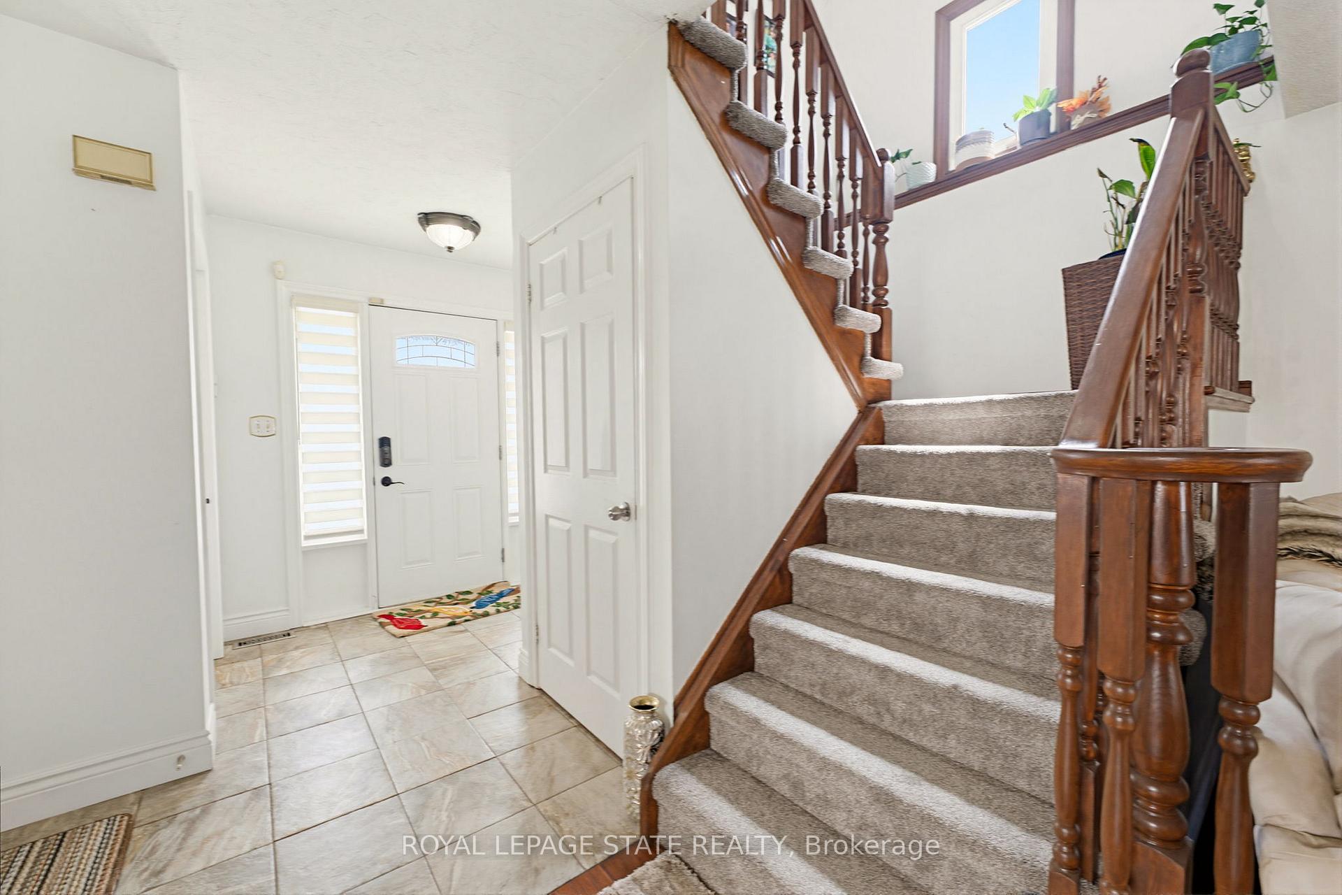 Photo 11 of 459 Dicenzo Drive, Hamilton, Ryckmans — HOMEH