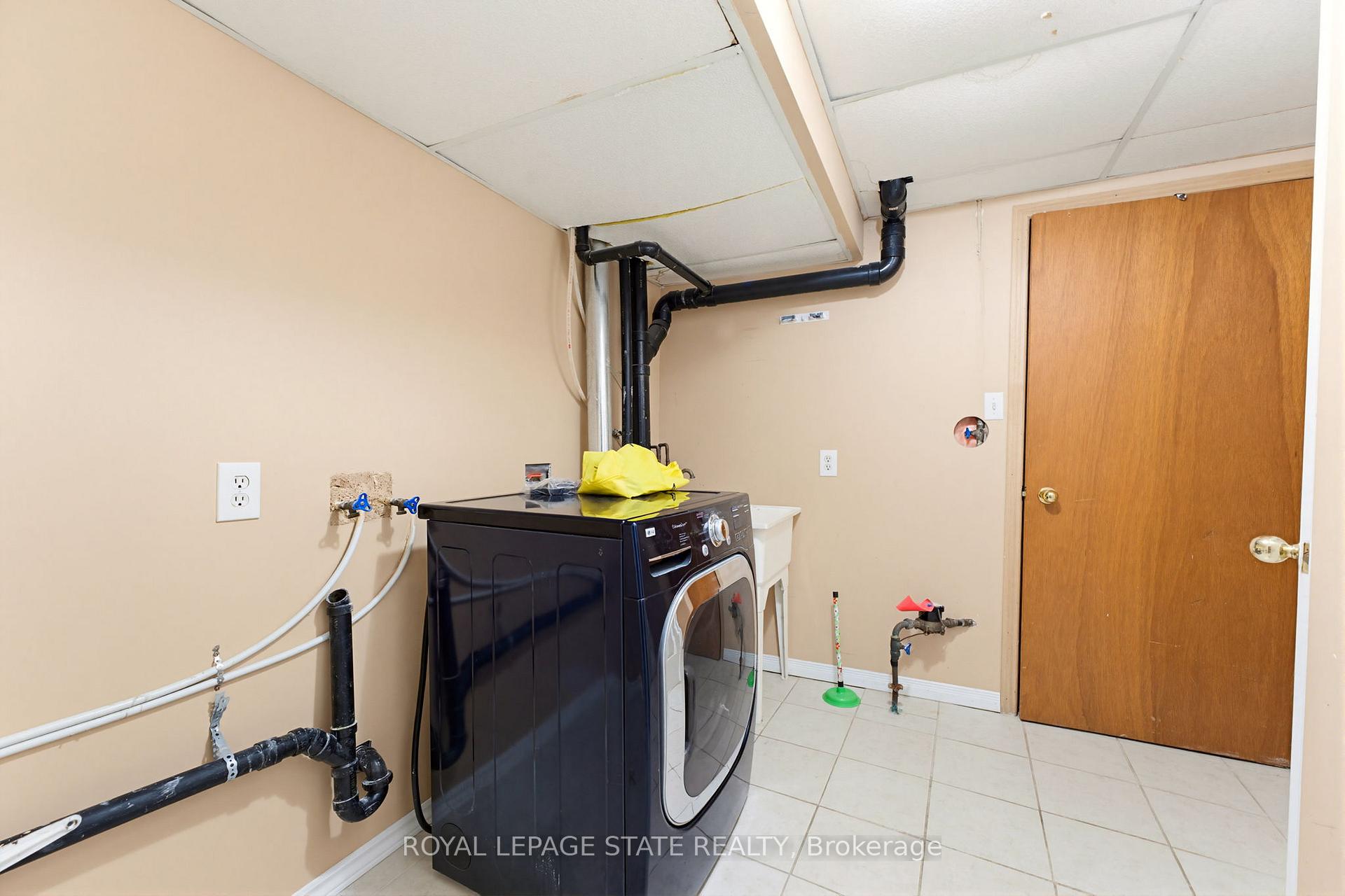 Photo 33 of 459 Dicenzo Drive, Hamilton, Ryckmans — HOMEH