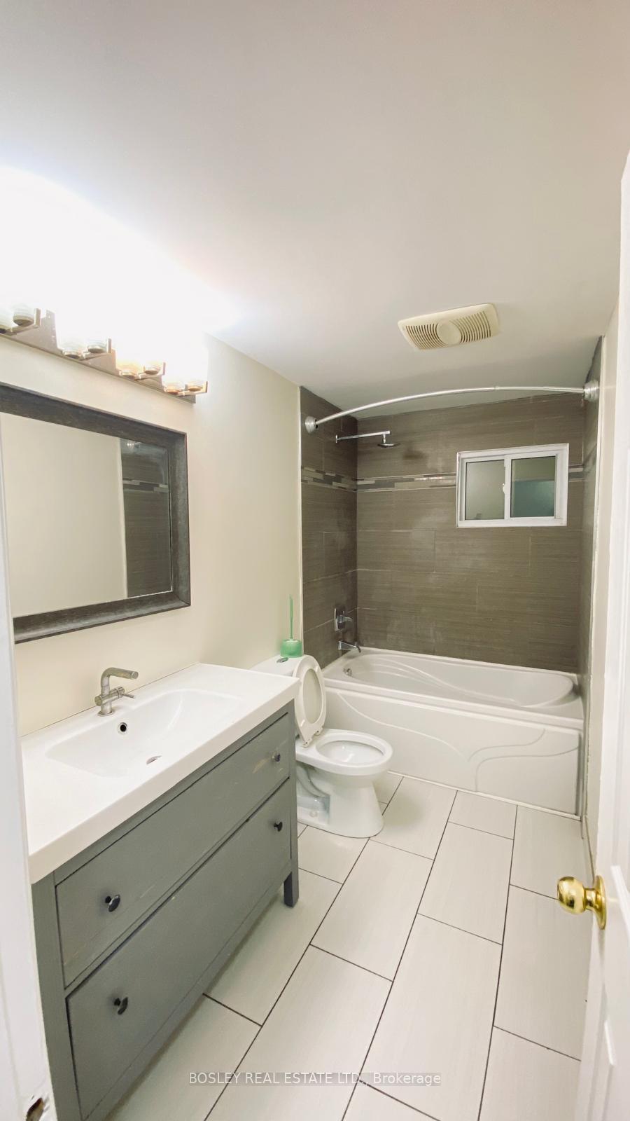 Photo 11 of 508 Pinetree Crescent, Cambridge, Preston North — HOMEH