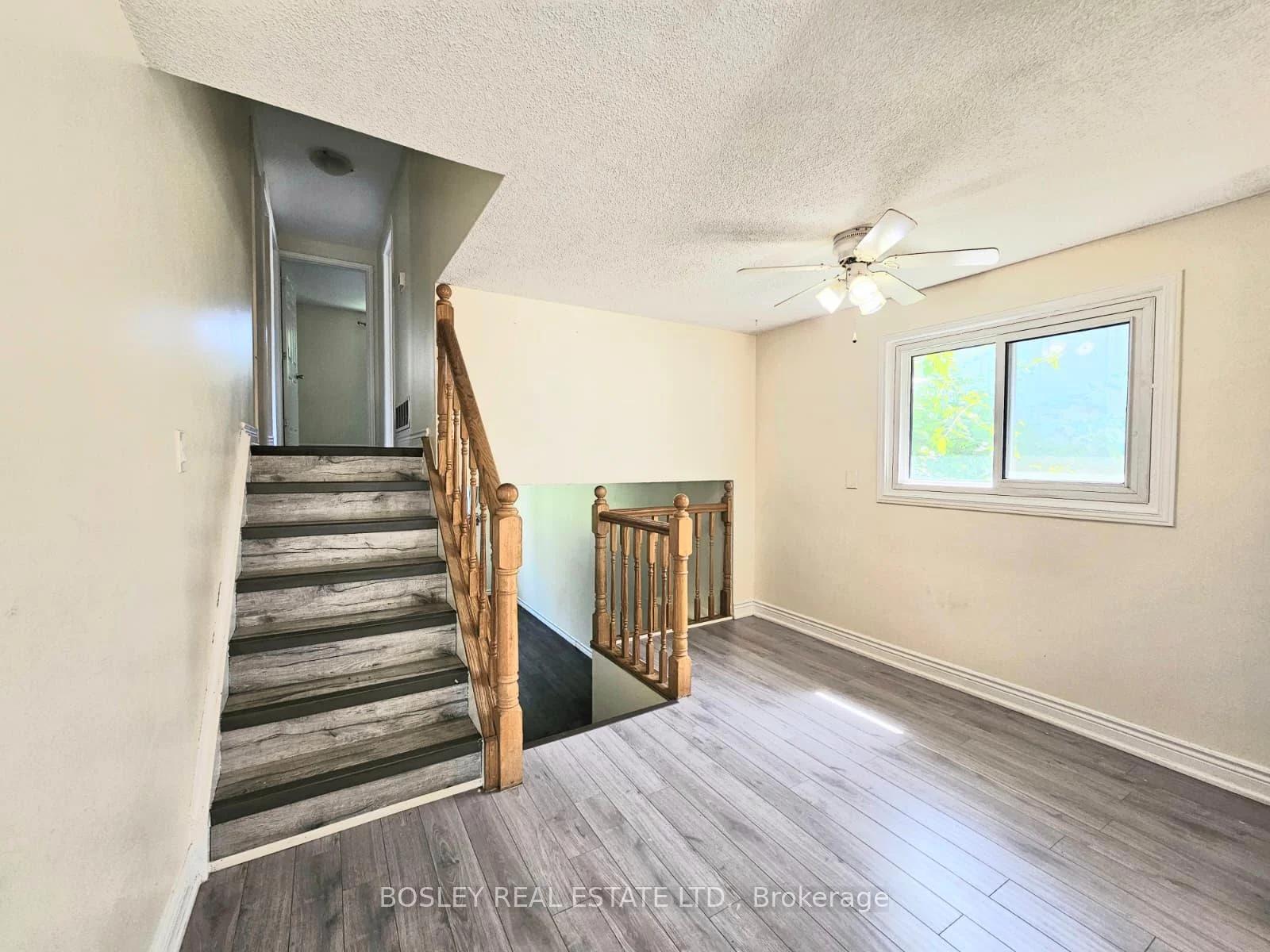 Photo 4 of 508 Pinetree Crescent, Cambridge, Preston North — HOMEH