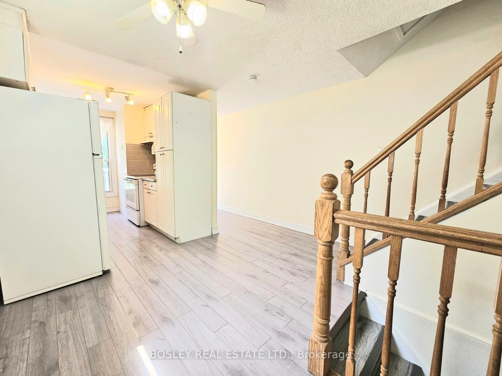 Photo 6 of 508 Pinetree Crescent, Cambridge, Preston North — HOMEH