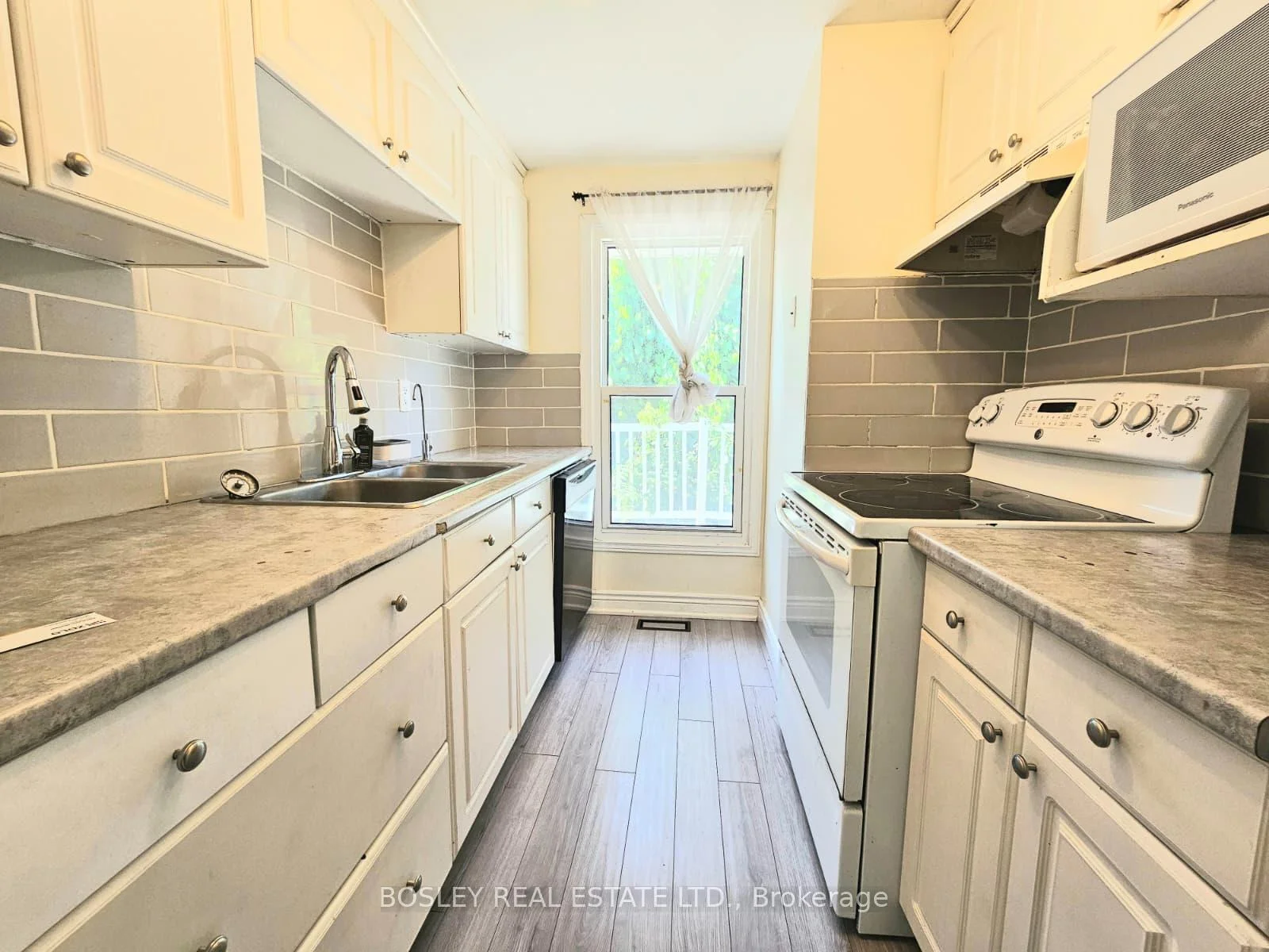 Photo 8 of 508 Pinetree Crescent, Cambridge, Preston North — HOMEH