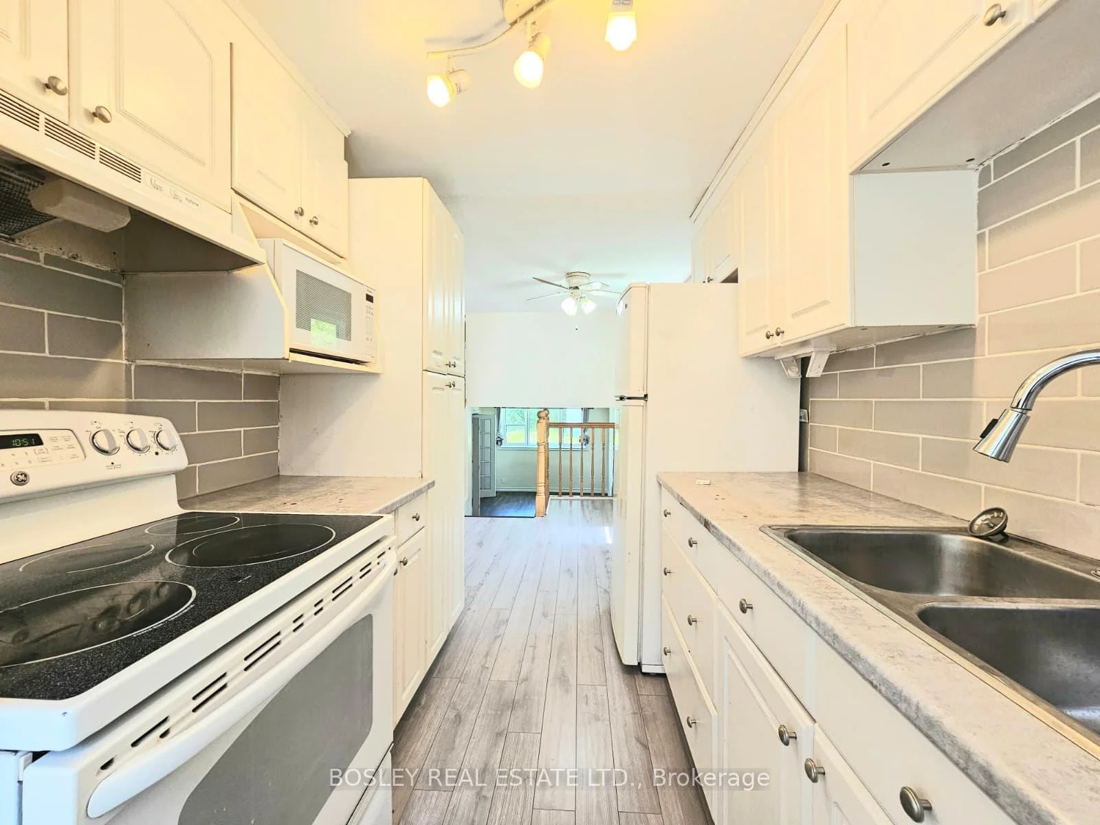 Photo 10 of 508 Pinetree Crescent, Cambridge, Preston North — HOMEH