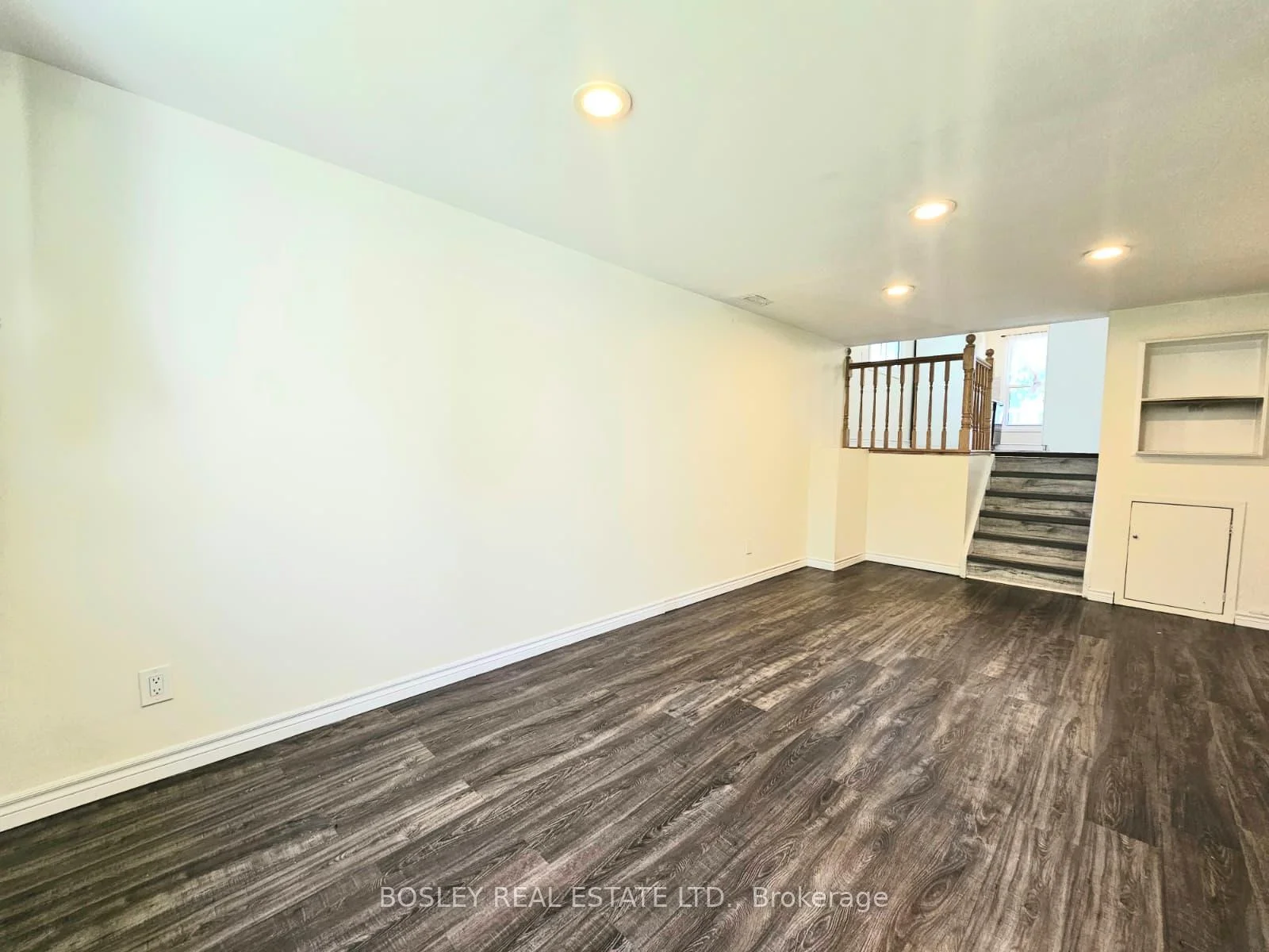 Photo 12 of 508 Pinetree Crescent, Cambridge, Preston North — HOMEH