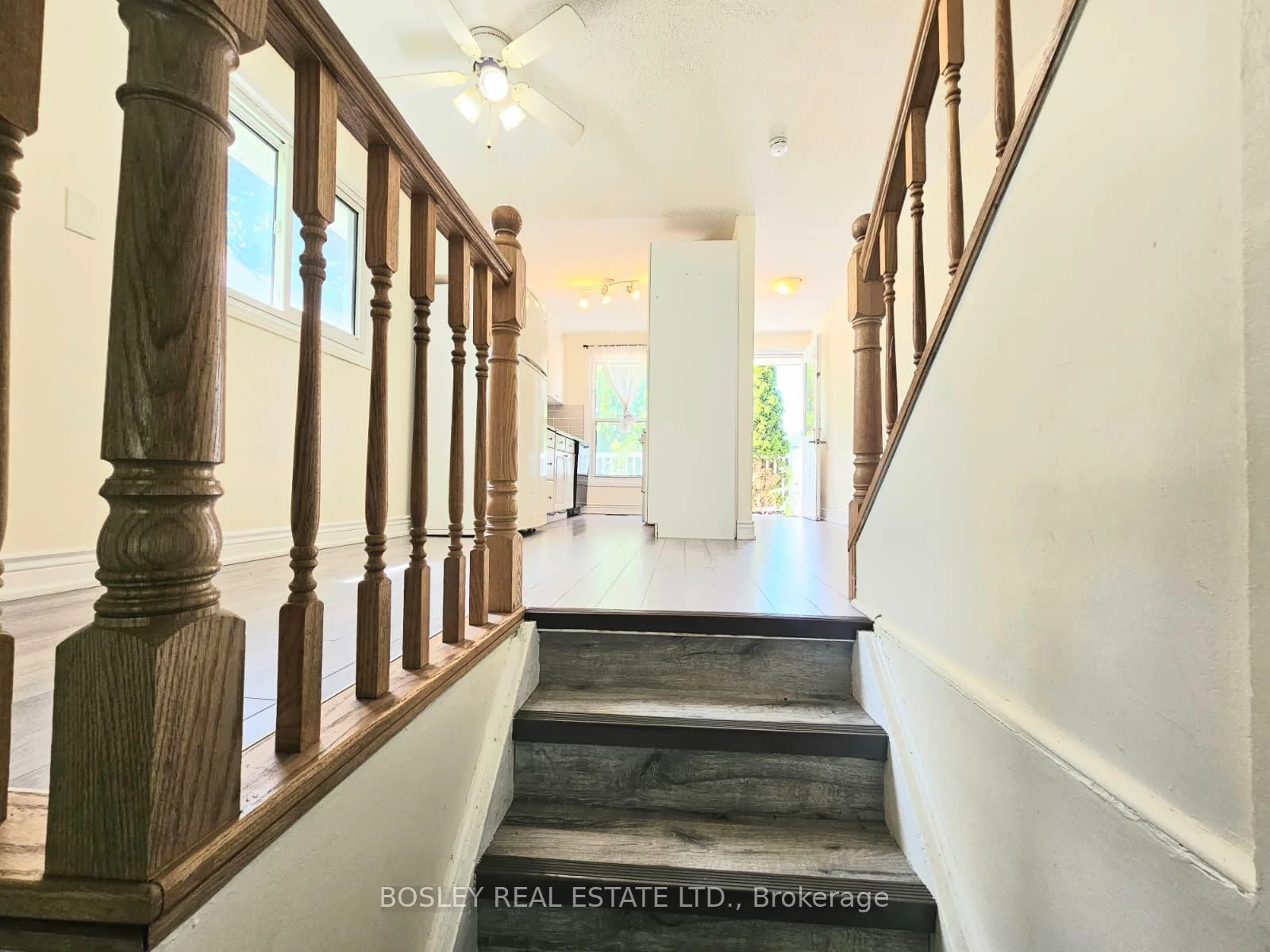 Photo 18 of 508 Pinetree Crescent, Cambridge, Preston North — HOMEH