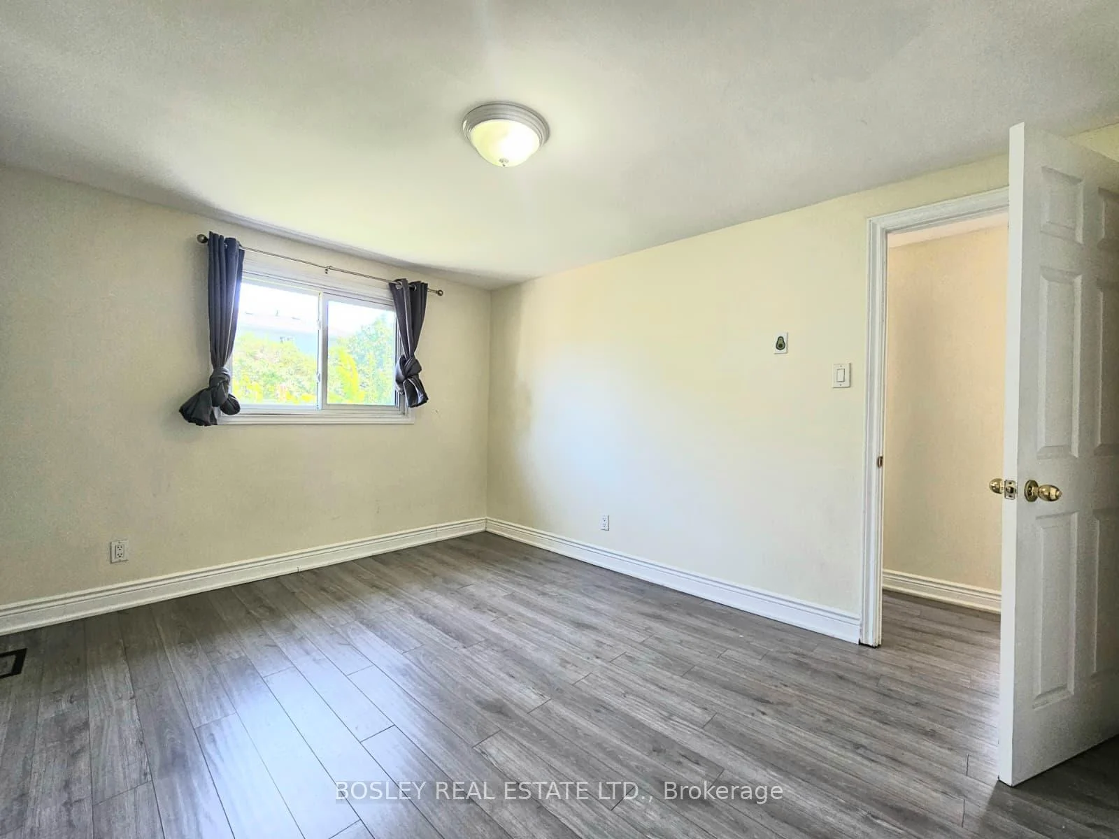 Photo 20 of 508 Pinetree Crescent, Cambridge, Preston North — HOMEH