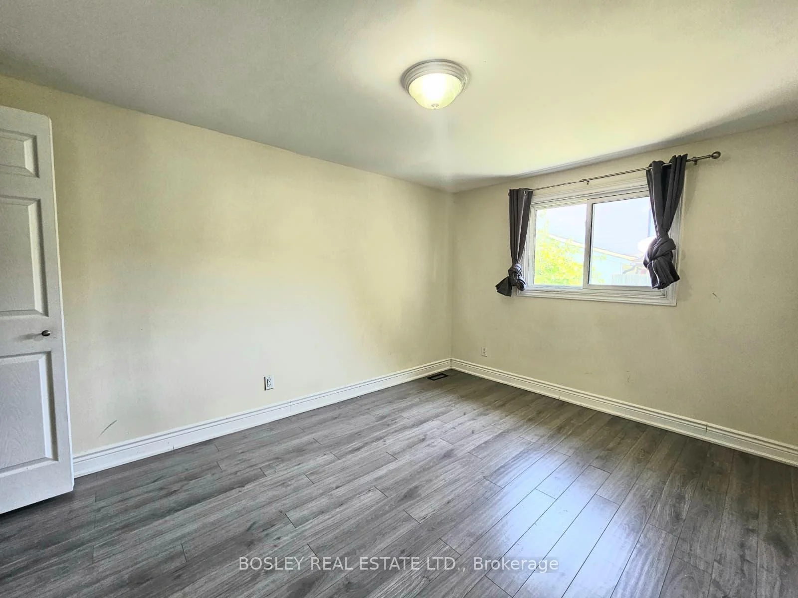 Photo 21 of 508 Pinetree Crescent, Cambridge, Preston North — HOMEH