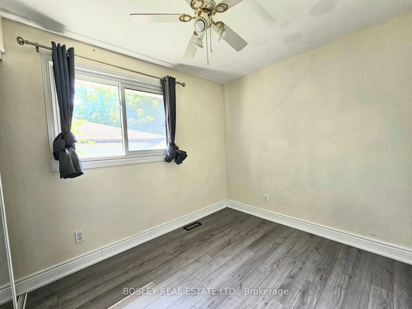 Photo 22 of 508 Pinetree Crescent, Cambridge, Preston North — HOMEH