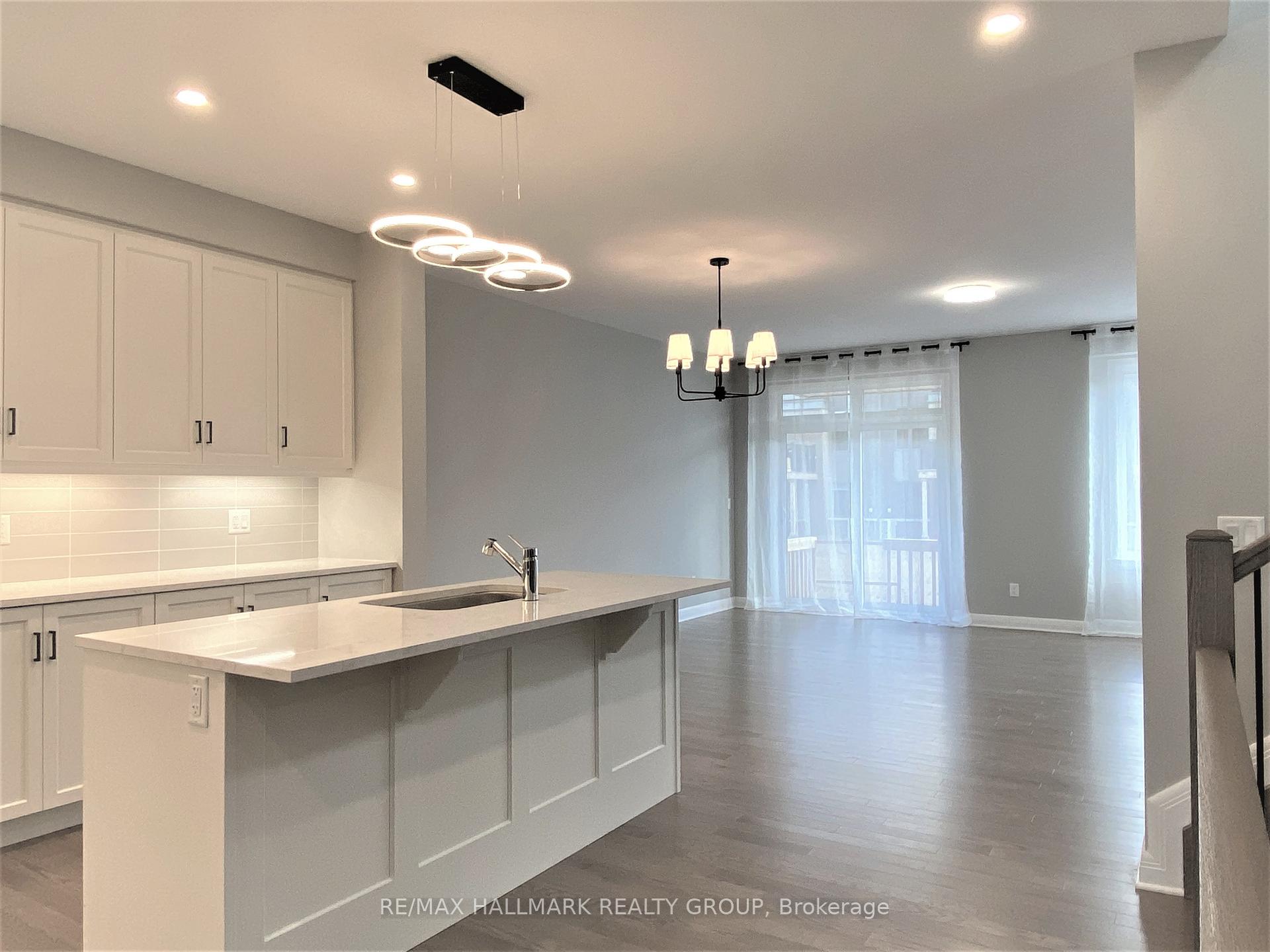 Photo 9 of 72 Michael Stoqua Street W, Ottawa, CFB Rockcliffe and Area — HOMEH