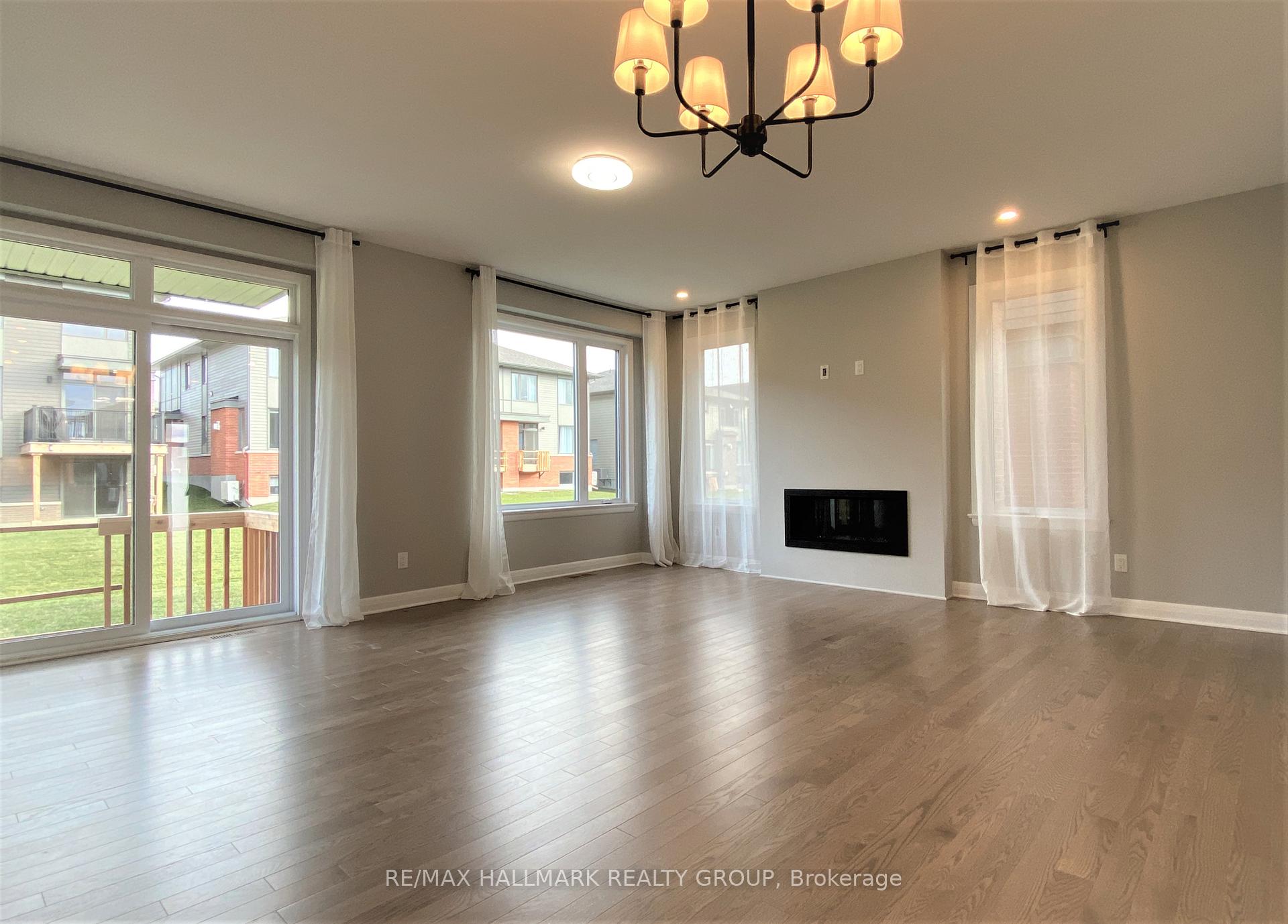 Photo 10 of 72 Michael Stoqua Street W, Ottawa, CFB Rockcliffe and Area — HOMEH