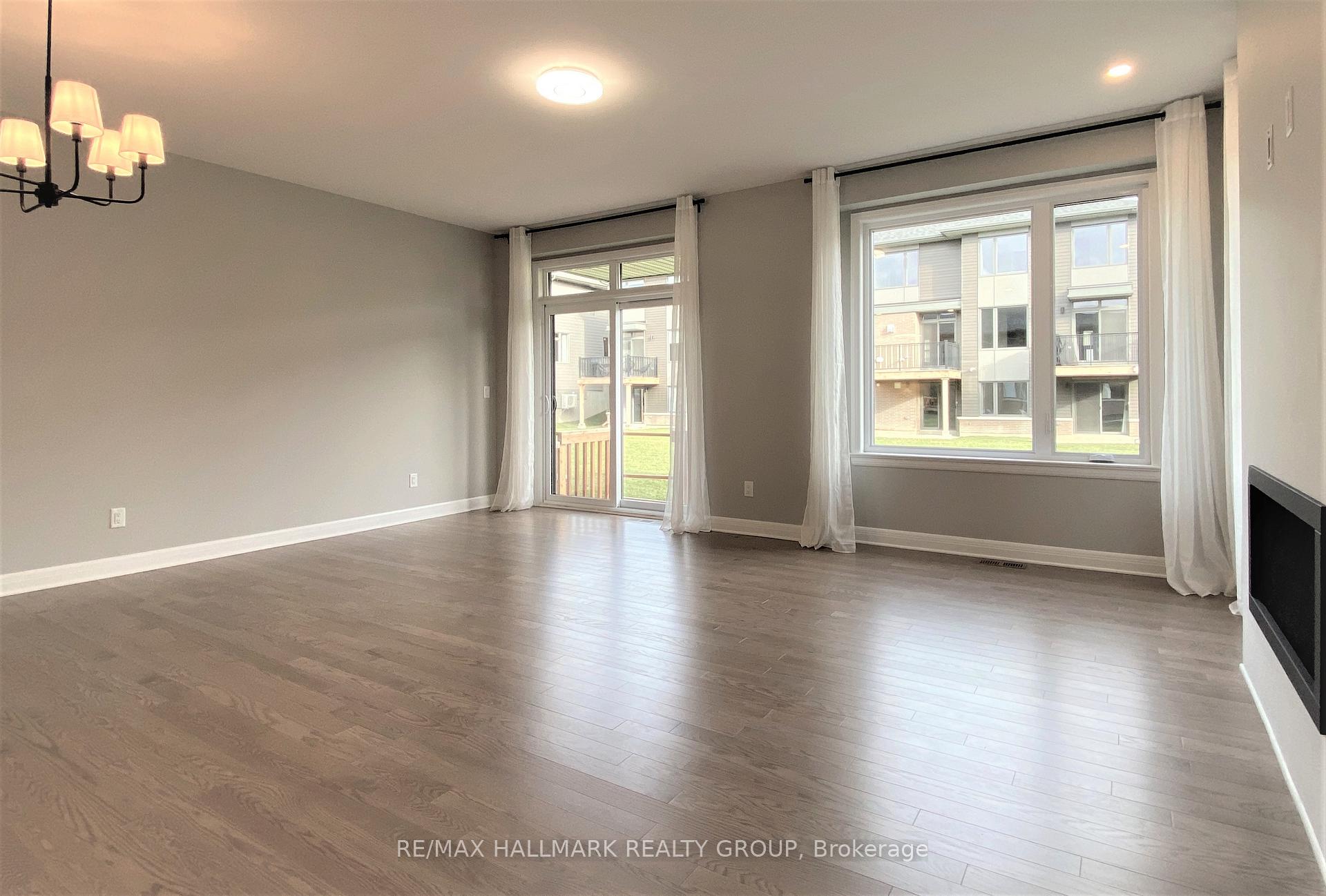 Photo 11 of 72 Michael Stoqua Street W, Ottawa, CFB Rockcliffe and Area — HOMEH