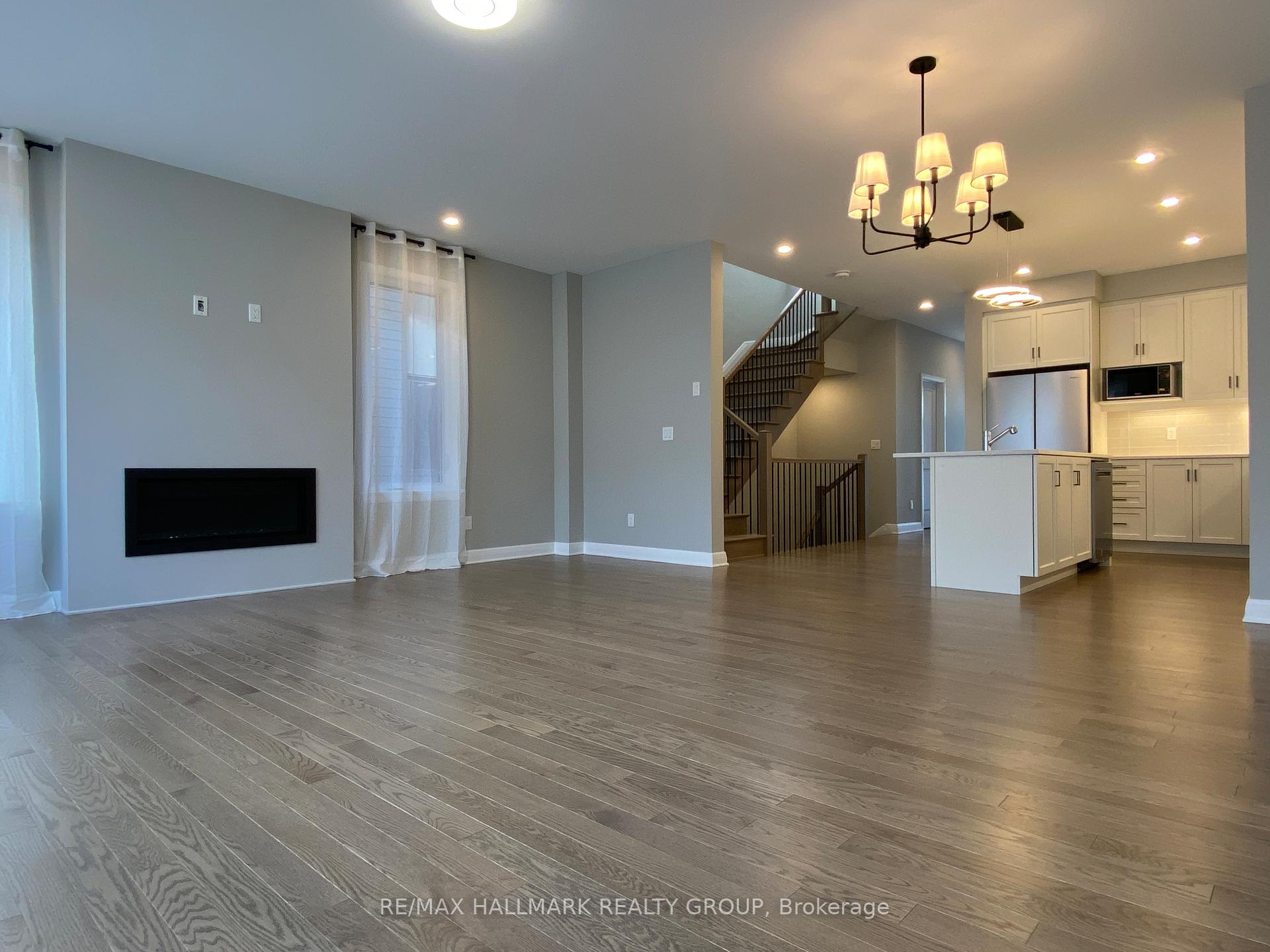 Photo 12 of 72 Michael Stoqua Street W, Ottawa, CFB Rockcliffe and Area — HOMEH
