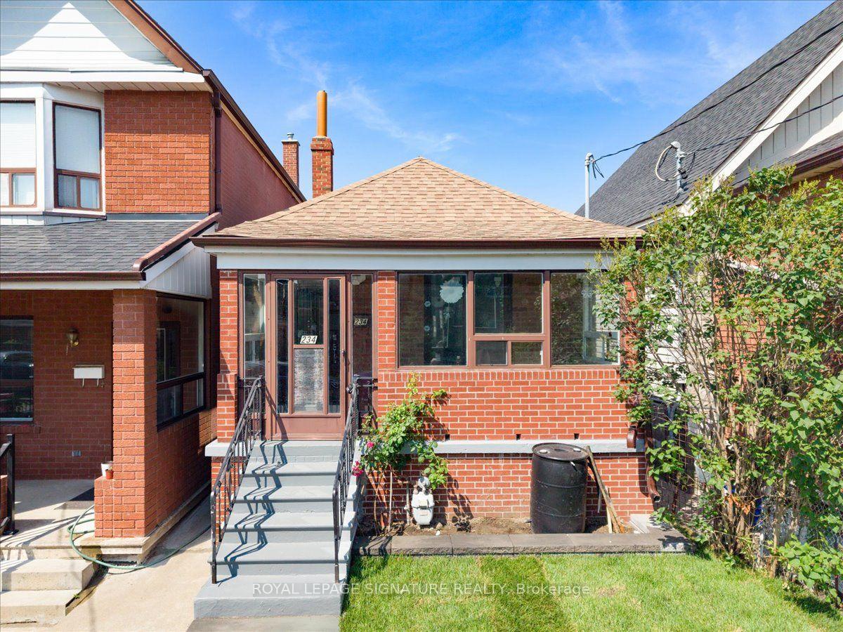 Photo 5 of 234 Nairn Avenue, Toronto, Caledonia-Fairbank — HOMEH