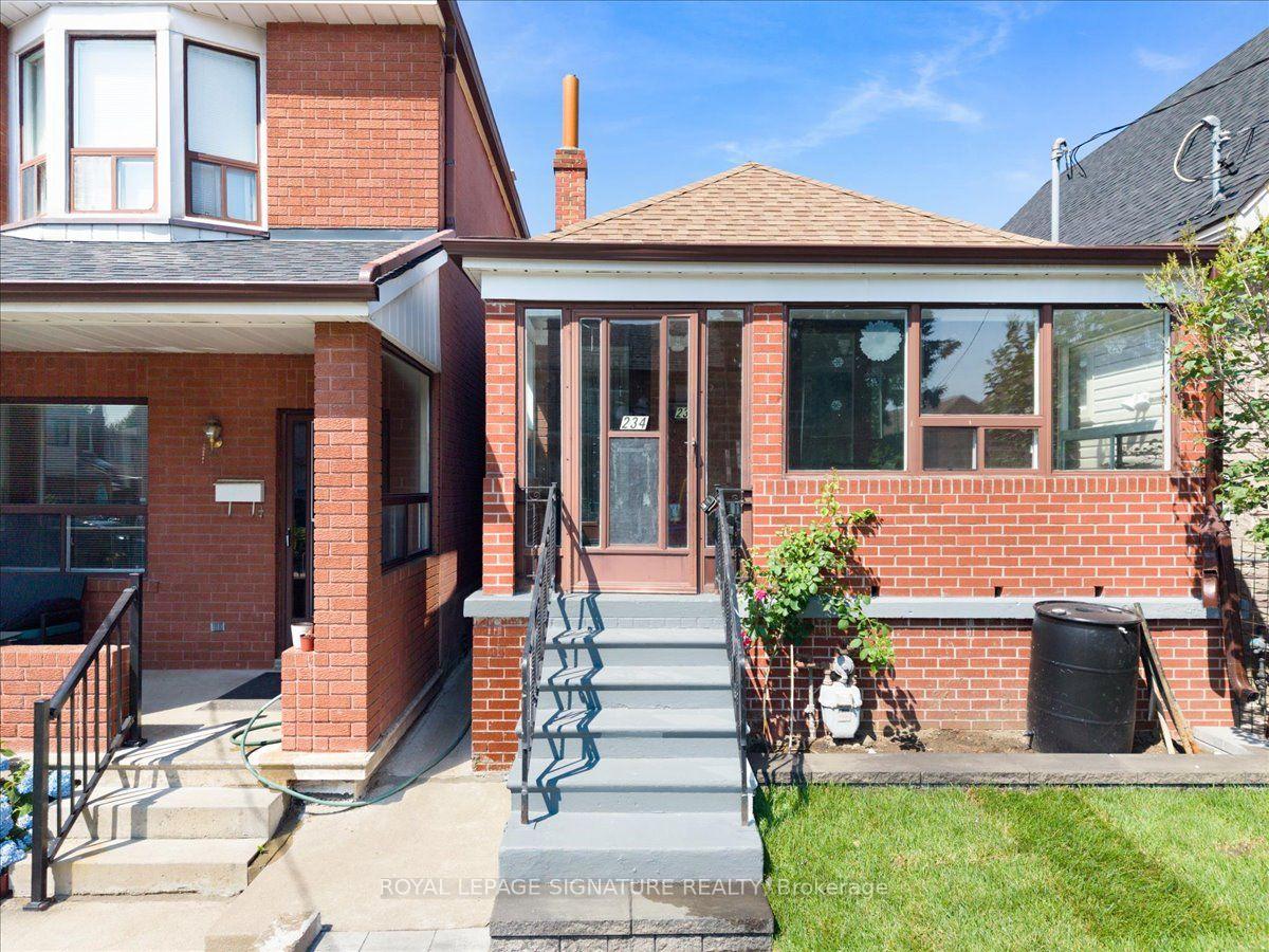 Photo 6 of 234 Nairn Avenue, Toronto, Caledonia-Fairbank — HOMEH
