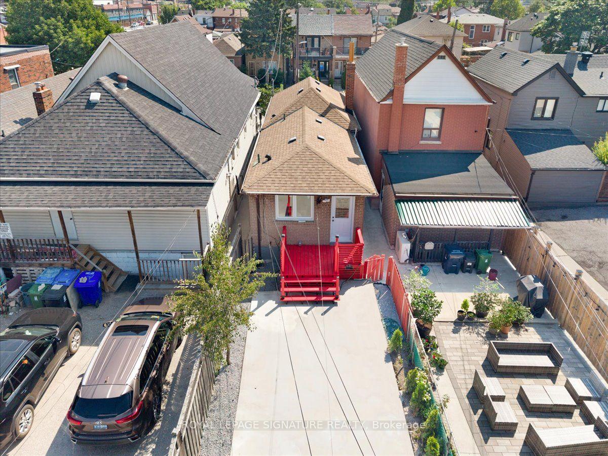 Photo 34 of 234 Nairn Avenue, Toronto, Caledonia-Fairbank — HOMEH
