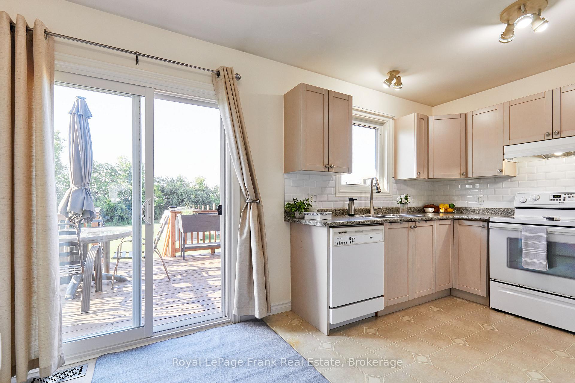 Photo 10 of 24 Beverly Street, Kawartha Lakes, Lindsay — HOMEH