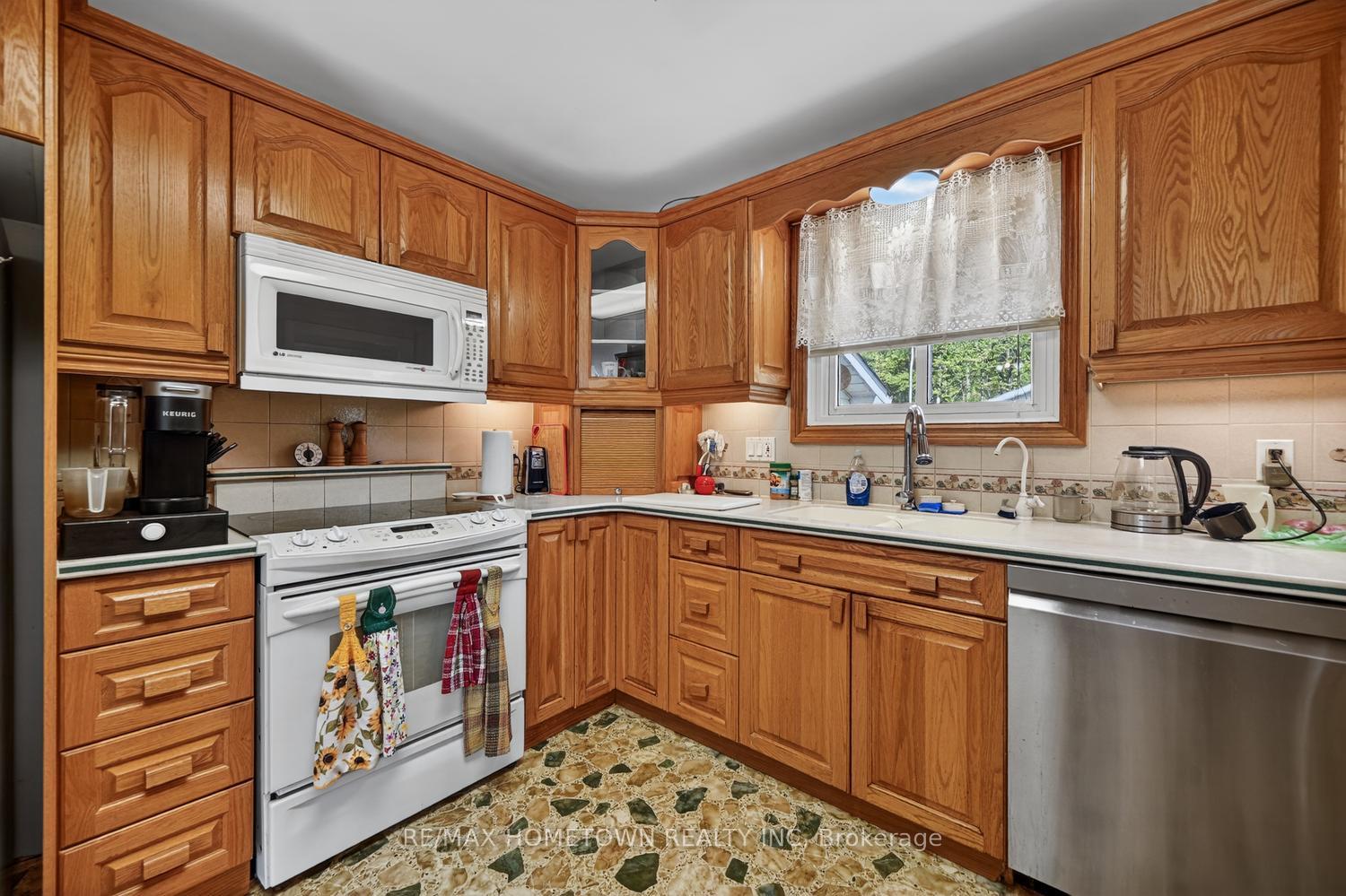 Photo 11 of 1404 Hallecks Road E, Elizabethtown-Kitley, Elizabethtown Kitley (Old Kitley) Twp — HOMEH