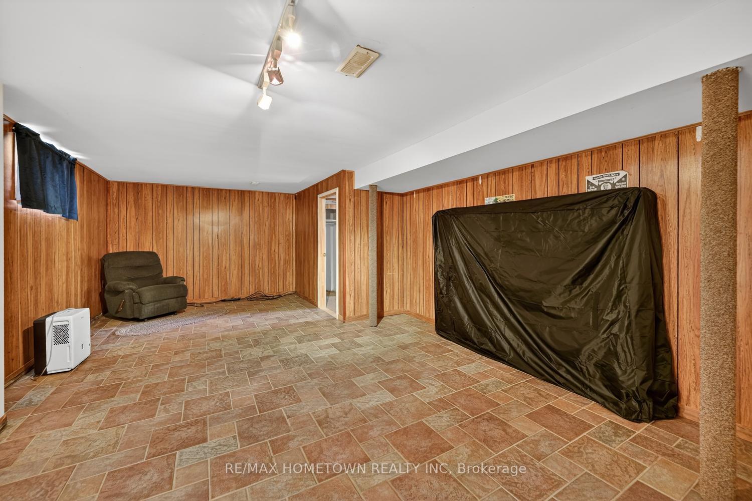 Photo 21 of 1404 Hallecks Road E, Elizabethtown-Kitley, Elizabethtown Kitley (Old Kitley) Twp — HOMEH