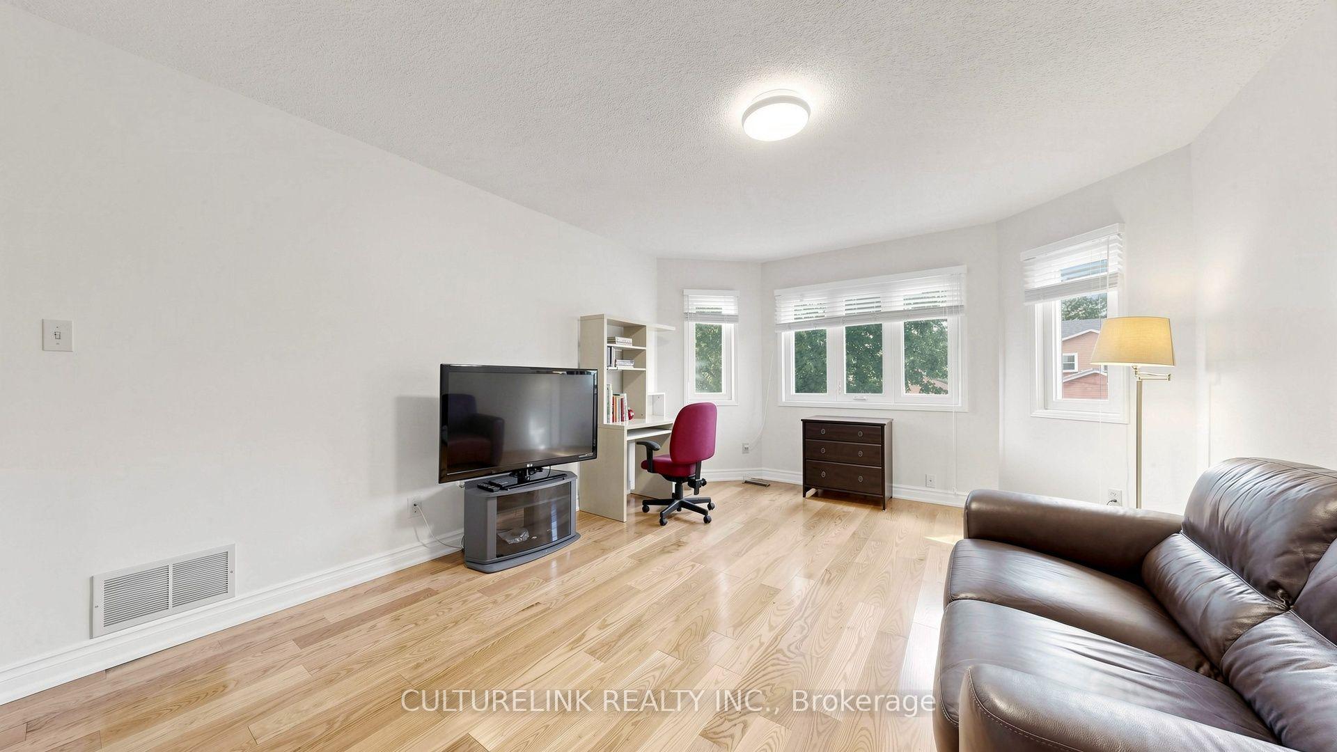 Photo 24 of 87 Morrison Crescent, Markham, Buttonville — HOMEH