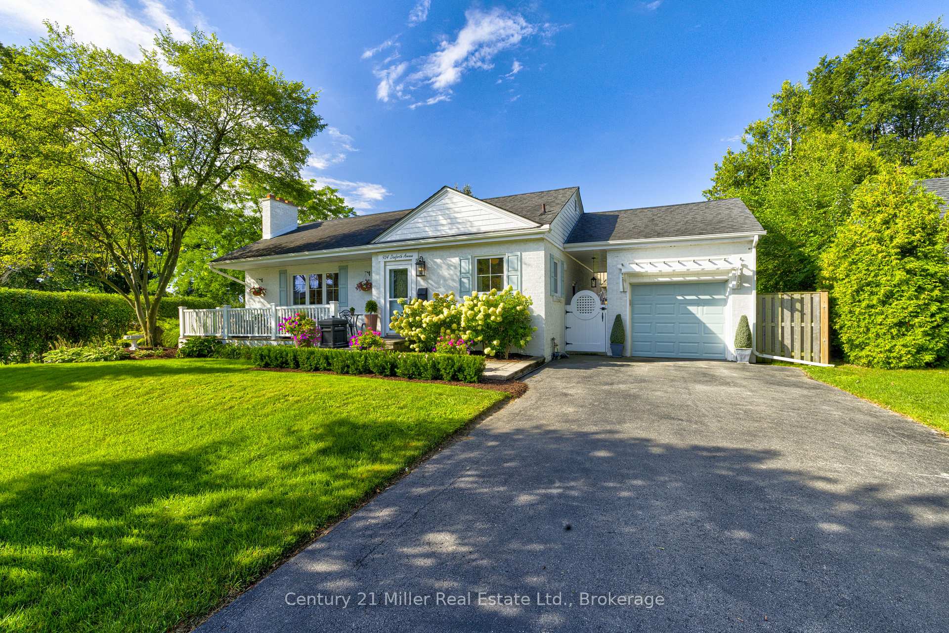Photo 1 of 934 Danforth Avenue, Burlington, Bayview — HOMEH