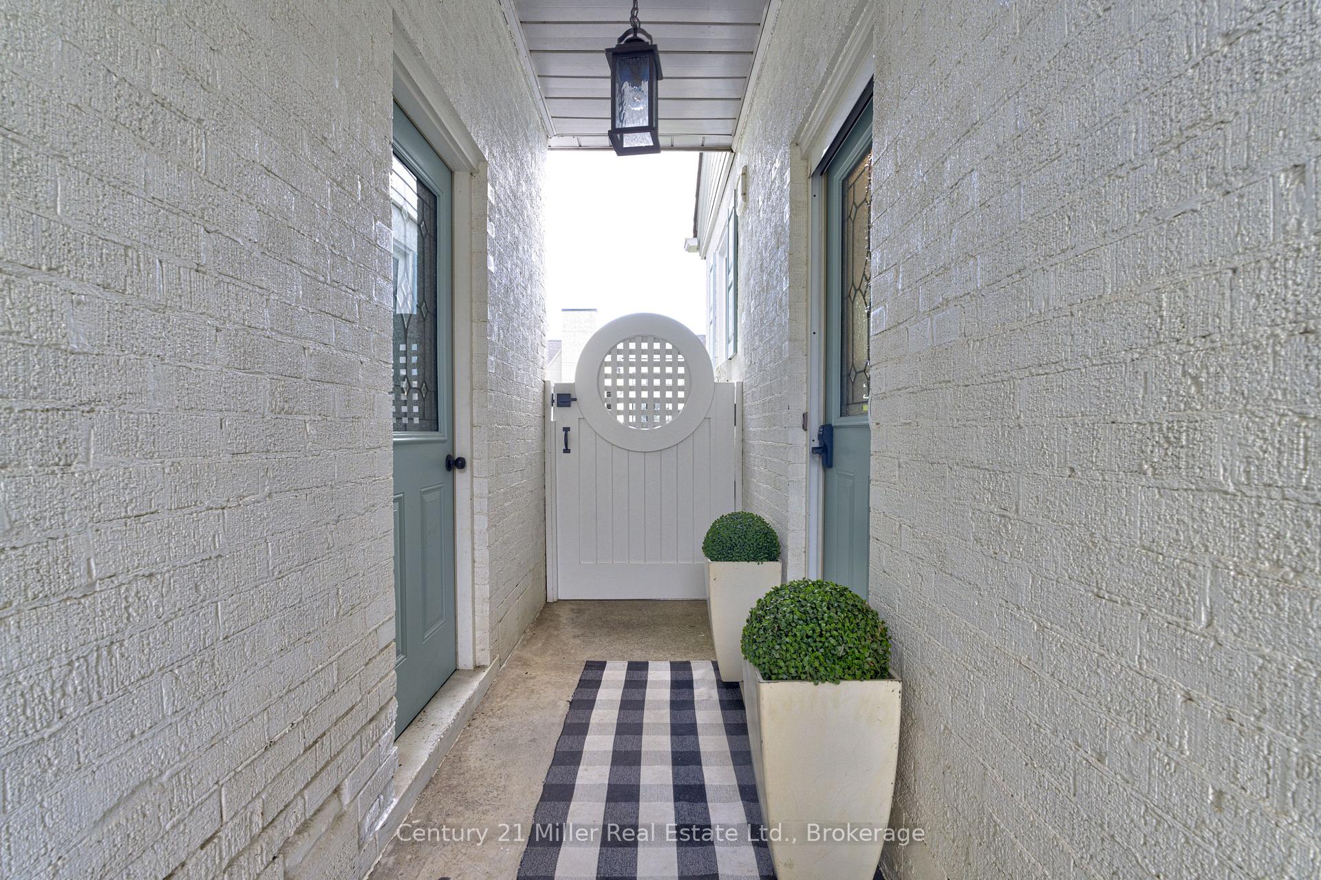 Photo 2 of 934 Danforth Avenue, Burlington, Bayview — HOMEH