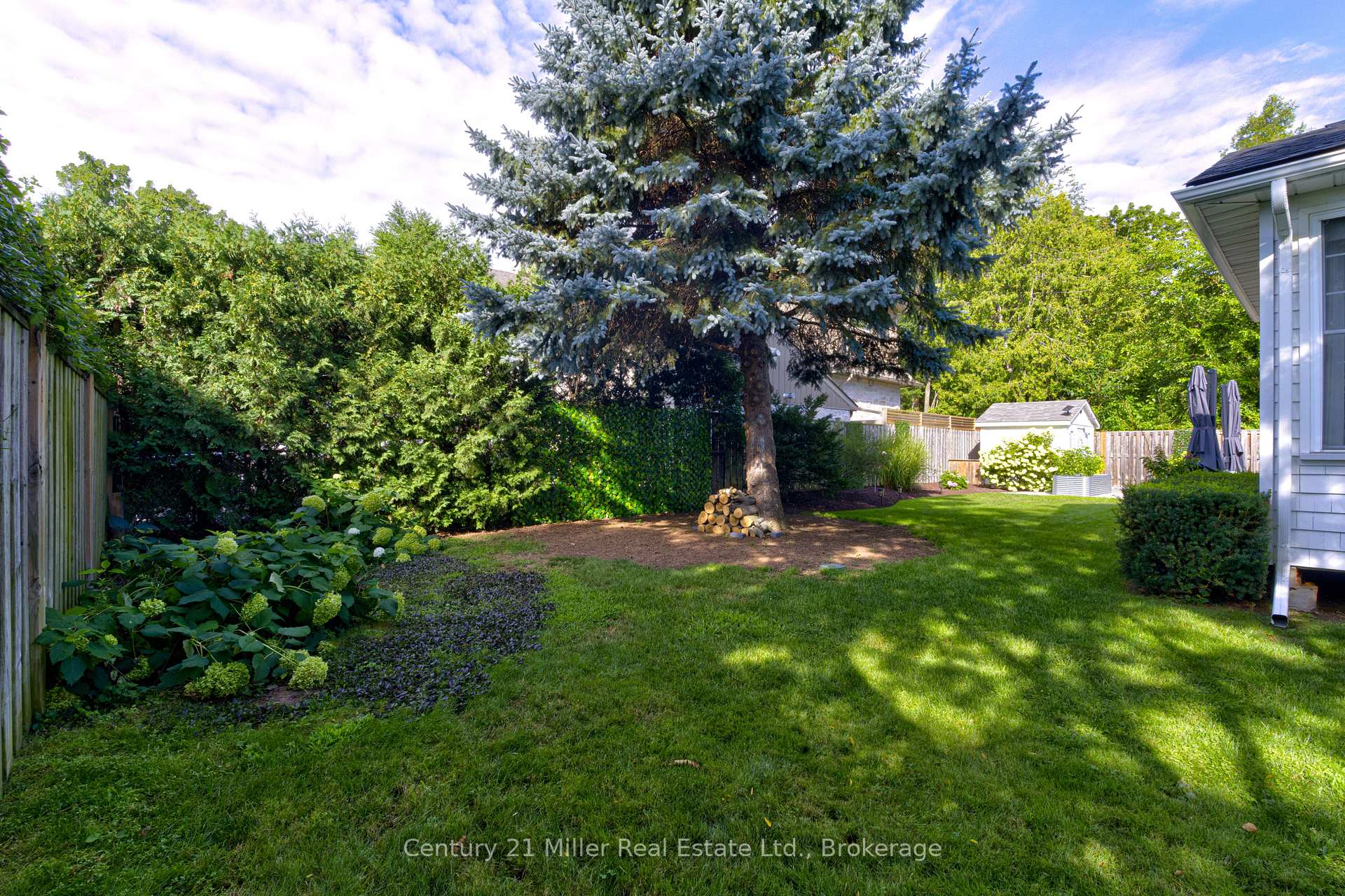 Photo 4 of 934 Danforth Avenue, Burlington, Bayview — HOMEH