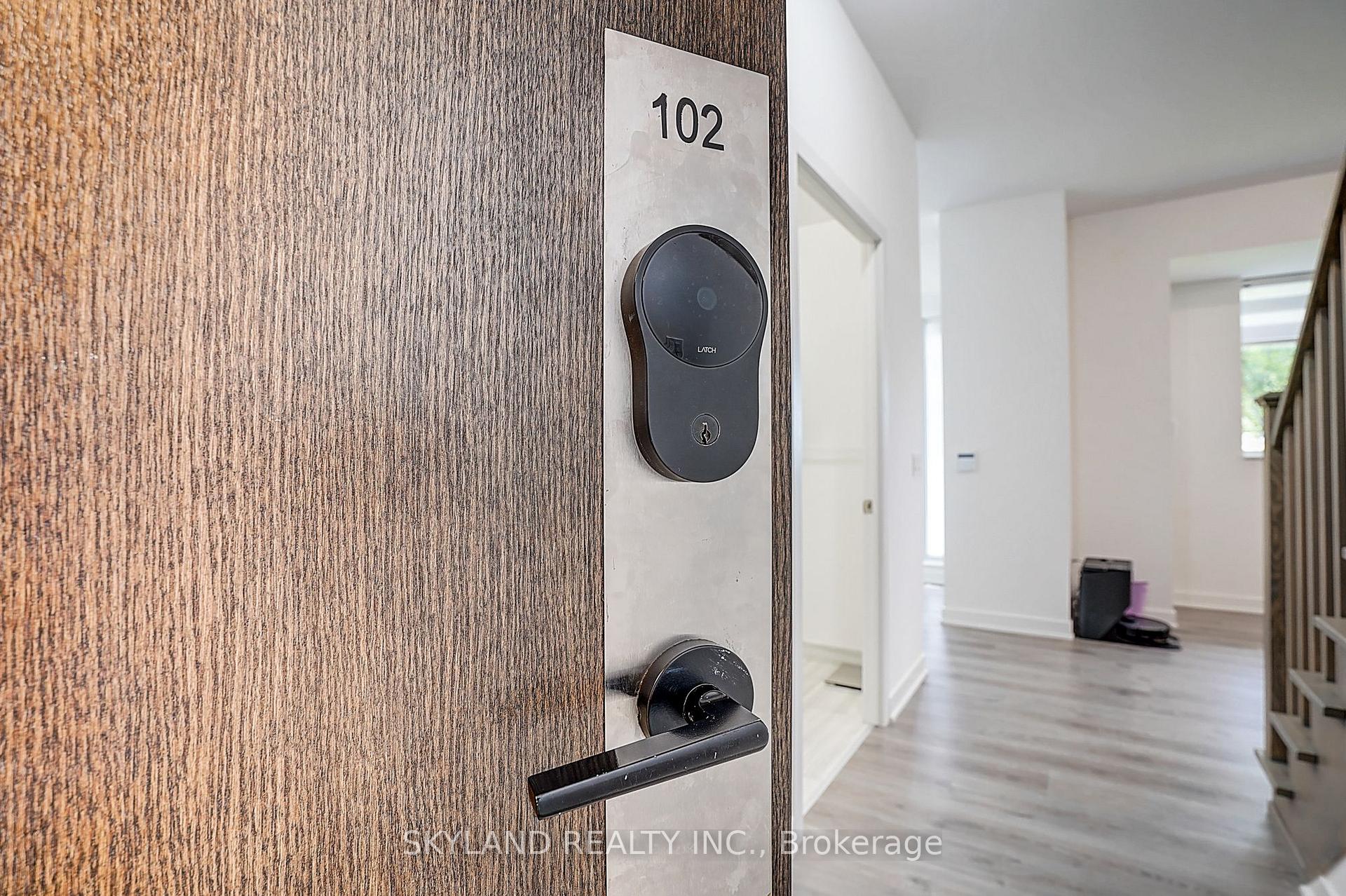 Photo 5 of Unit Th102, 100 Eagle Rock Way, Vaughan, Maple — HOMEH