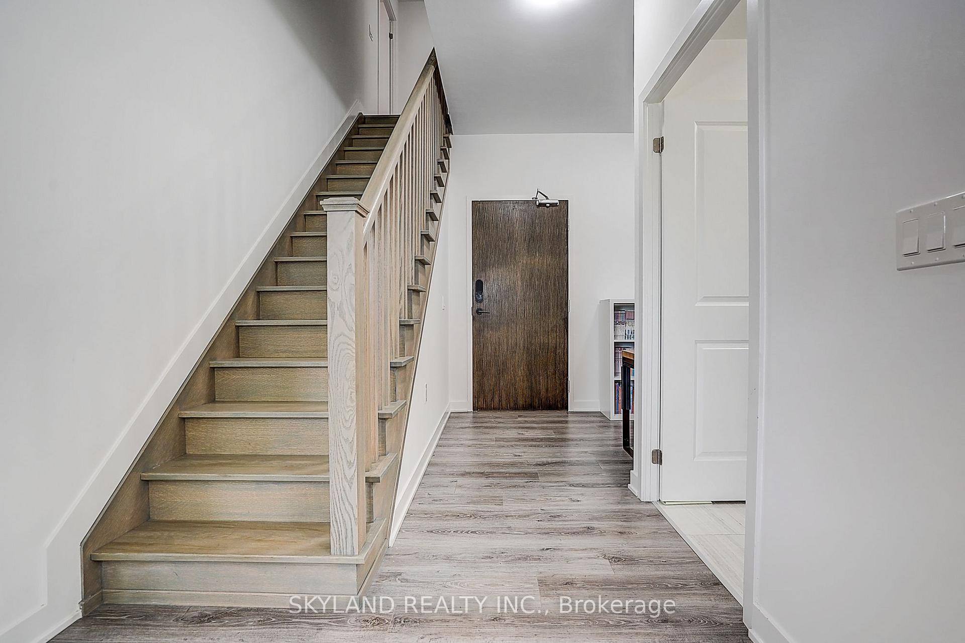 Photo 6 of Unit Th102, 100 Eagle Rock Way, Vaughan, Maple — HOMEH