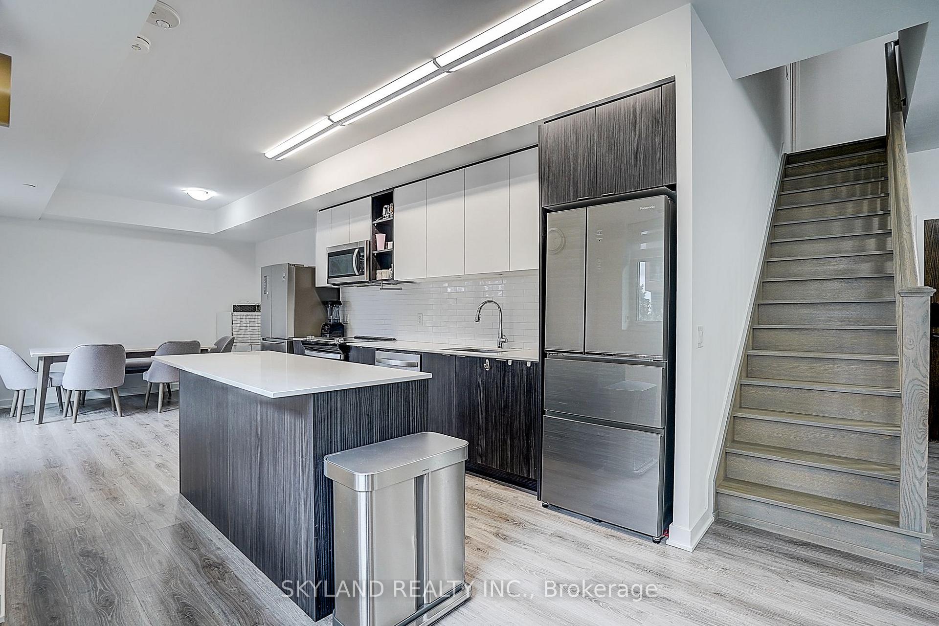 Photo 7 of Unit Th102, 100 Eagle Rock Way, Vaughan, Maple — HOMEH