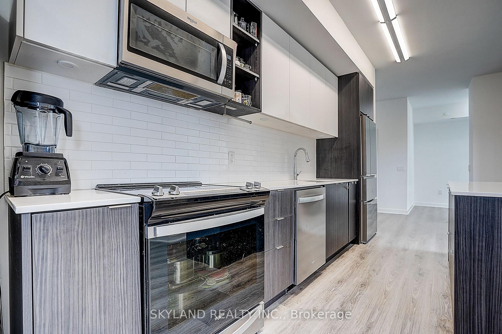 Photo 8 of Unit Th102, 100 Eagle Rock Way, Vaughan, Maple — HOMEH