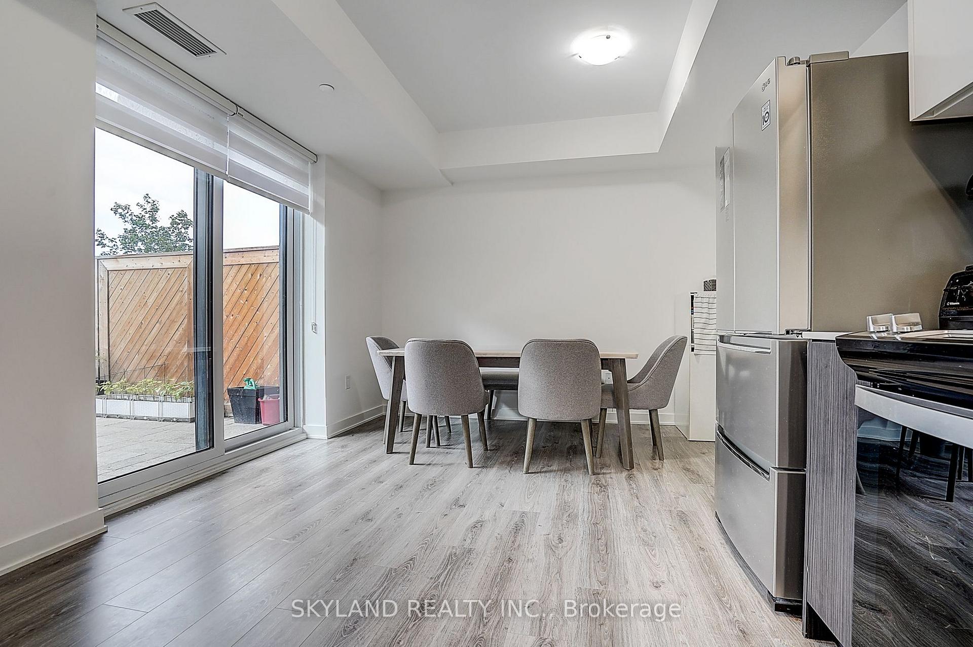 Photo 10 of Unit Th102, 100 Eagle Rock Way, Vaughan, Maple — HOMEH