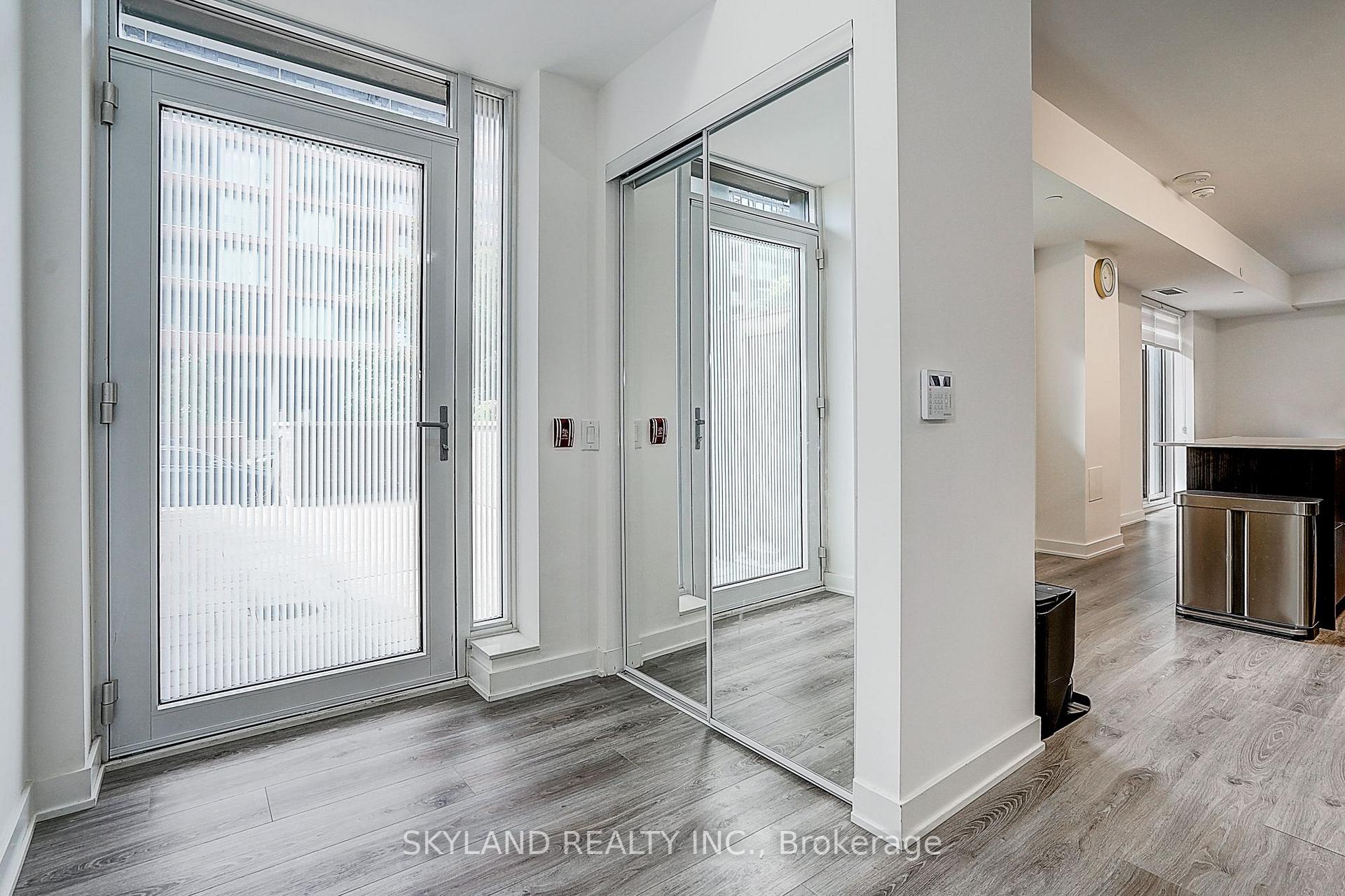 Photo 11 of Unit Th102, 100 Eagle Rock Way, Vaughan, Maple — HOMEH