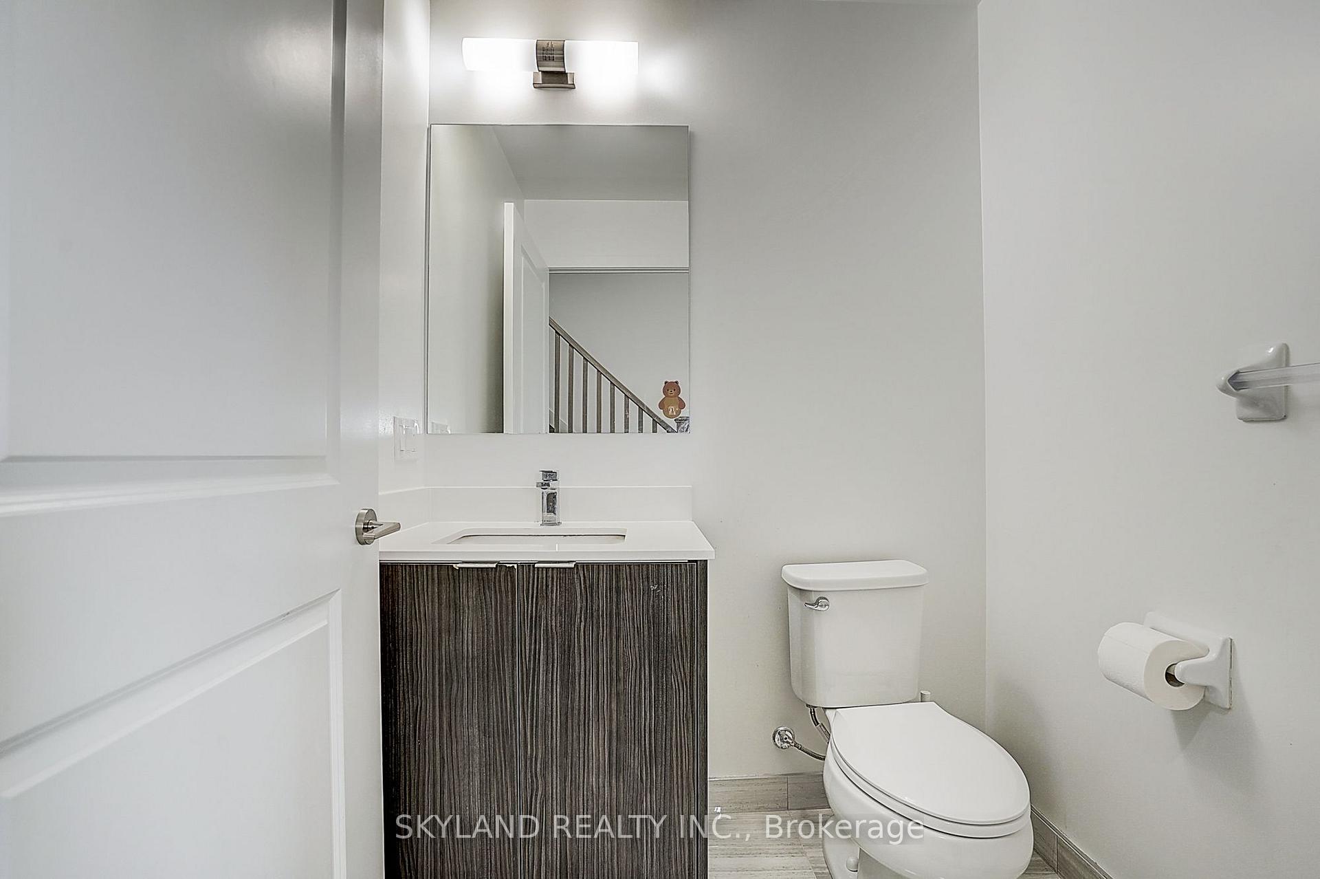 Photo 12 of Unit Th102, 100 Eagle Rock Way, Vaughan, Maple — HOMEH