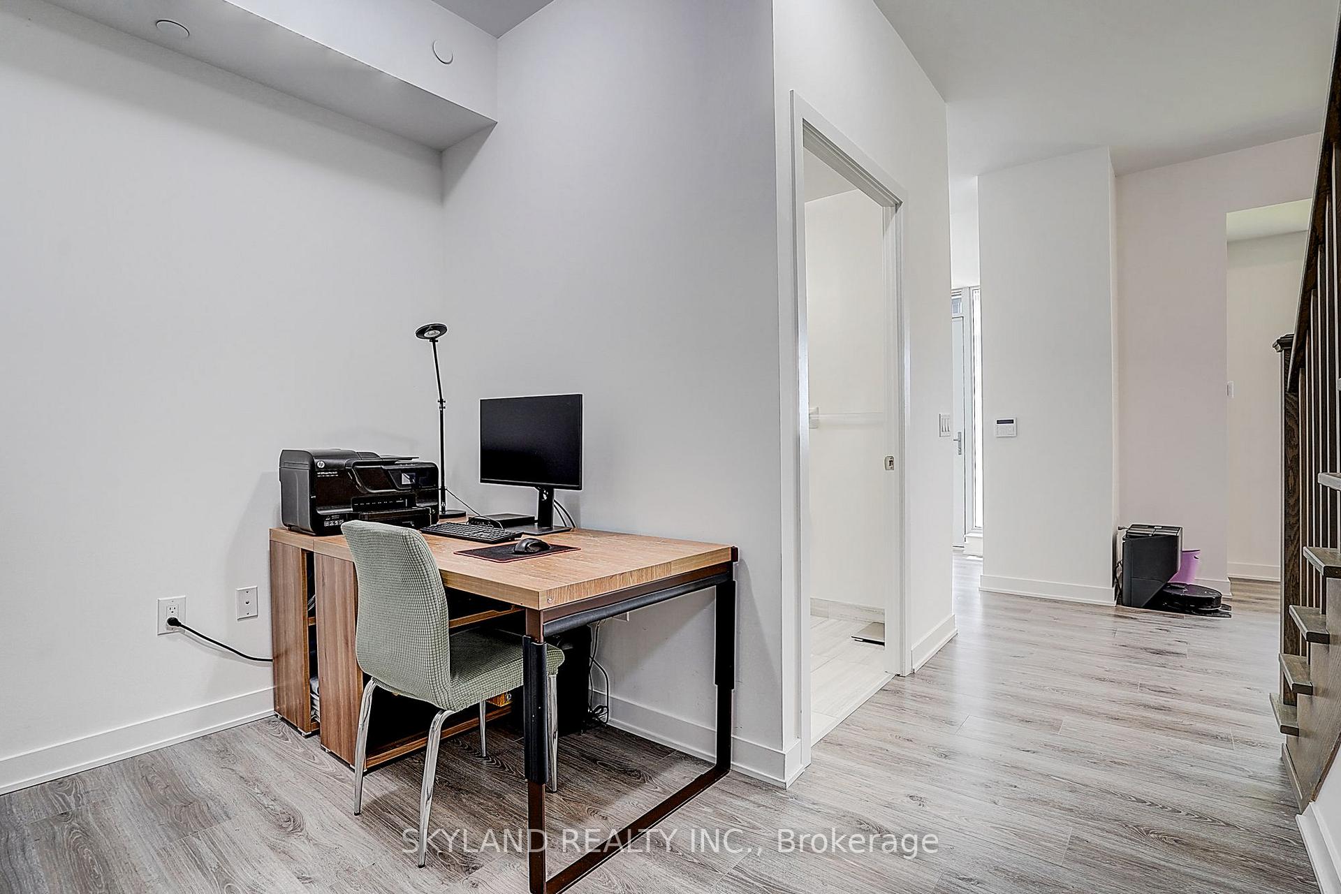 Photo 14 of Unit Th102, 100 Eagle Rock Way, Vaughan, Maple — HOMEH