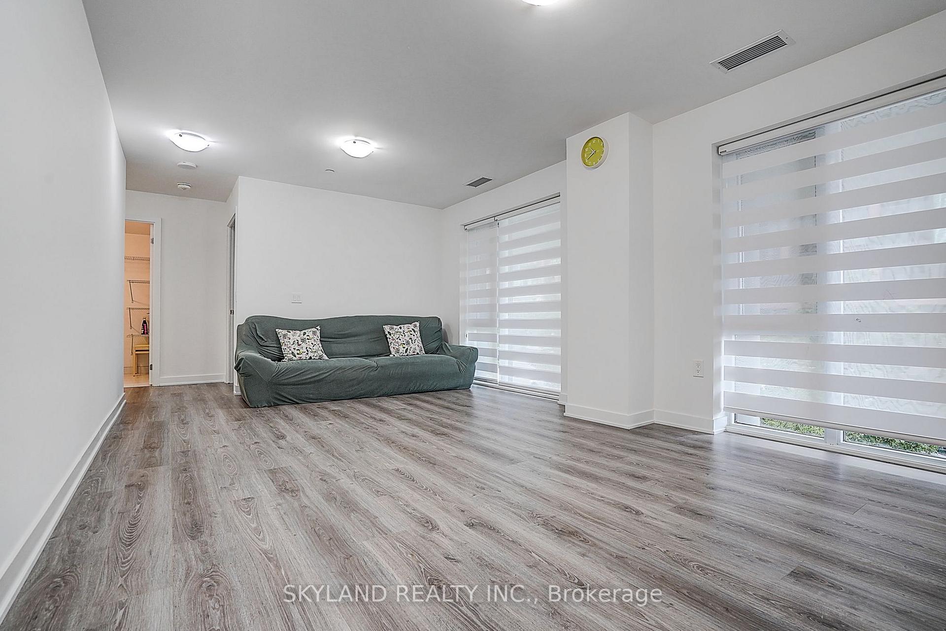 Photo 15 of Unit Th102, 100 Eagle Rock Way, Vaughan, Maple — HOMEH