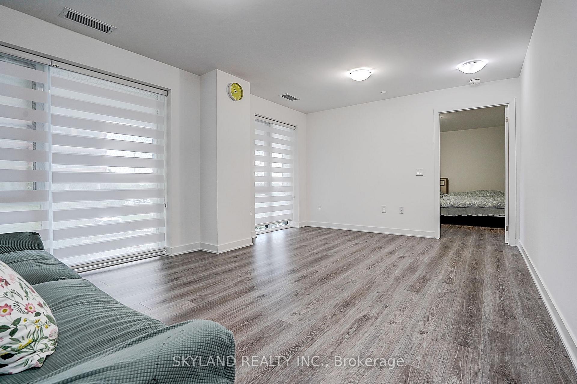 Photo 16 of Unit Th102, 100 Eagle Rock Way, Vaughan, Maple — HOMEH