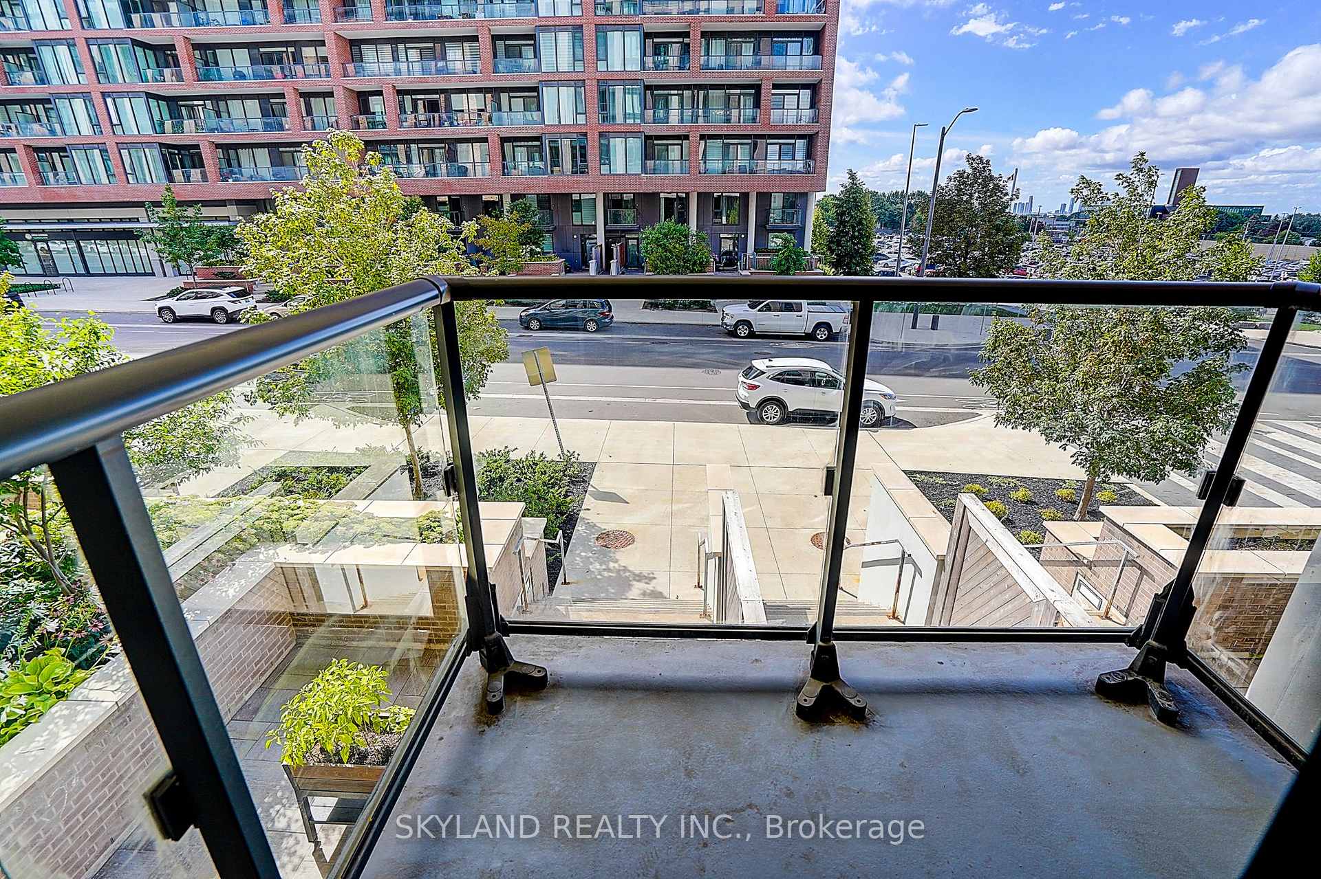 Photo 21 of Unit Th102, 100 Eagle Rock Way, Vaughan, Maple — HOMEH