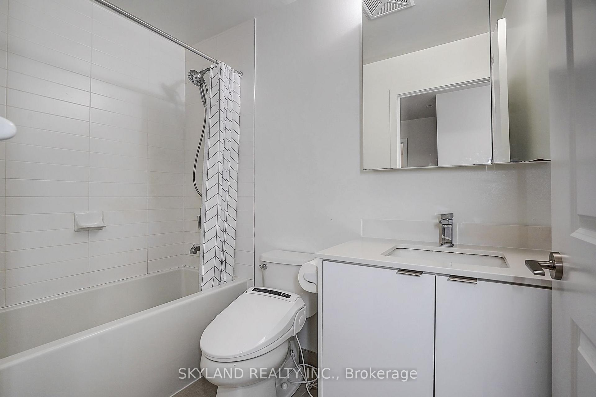 Photo 25 of Unit Th102, 100 Eagle Rock Way, Vaughan, Maple — HOMEH