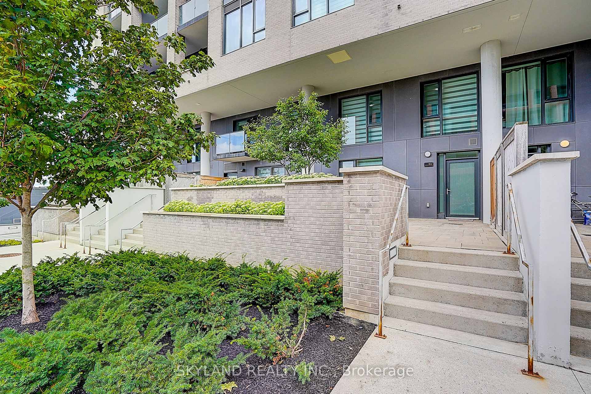 Photo 32 of Unit Th102, 100 Eagle Rock Way, Vaughan, Maple — HOMEH