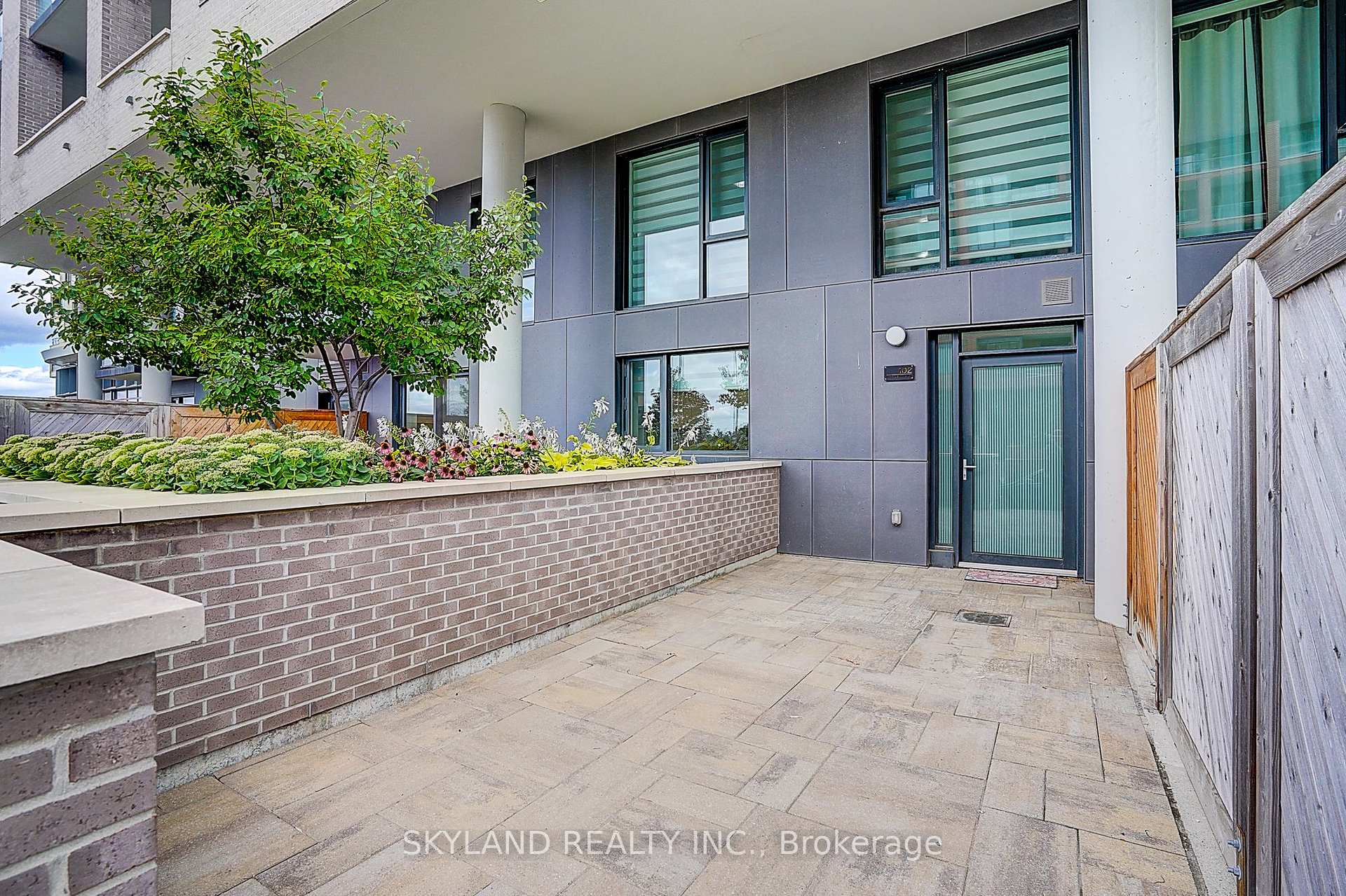 Photo 33 of Unit Th102, 100 Eagle Rock Way, Vaughan, Maple — HOMEH
