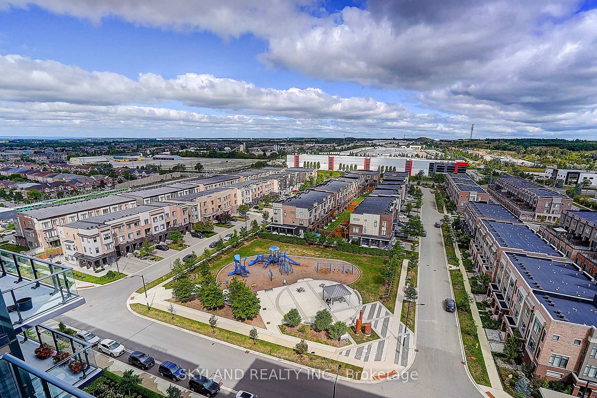 Photo 40 of Unit Th102, 100 Eagle Rock Way, Vaughan, Maple — HOMEH