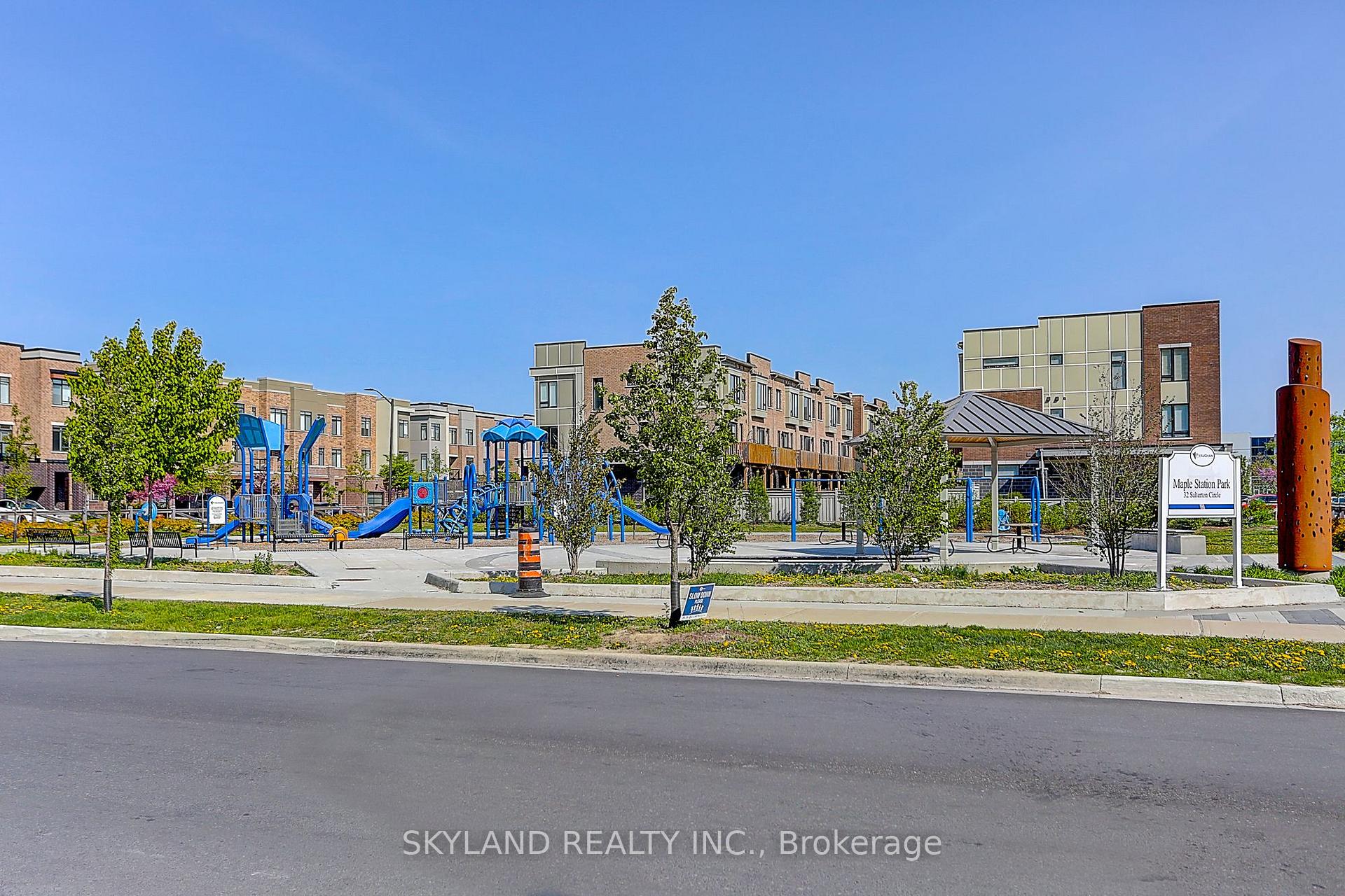 Photo 41 of Unit Th102, 100 Eagle Rock Way, Vaughan, Maple — HOMEH