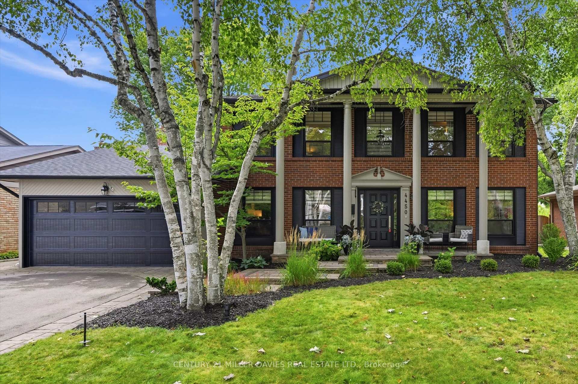 Photo 2 of 4450 Hawthorne Drive, Burlington, Shoreacres — HOMEH