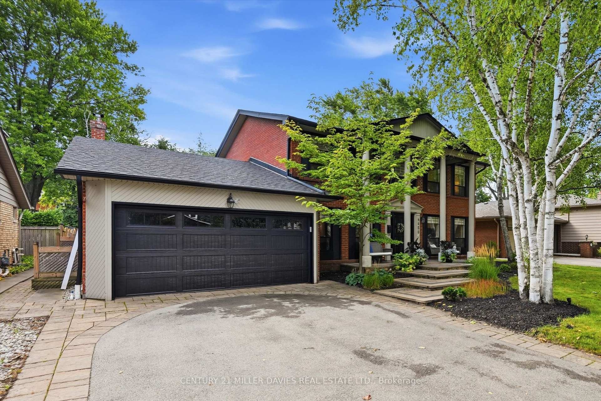 Photo 4 of 4450 Hawthorne Drive, Burlington, Shoreacres — HOMEH