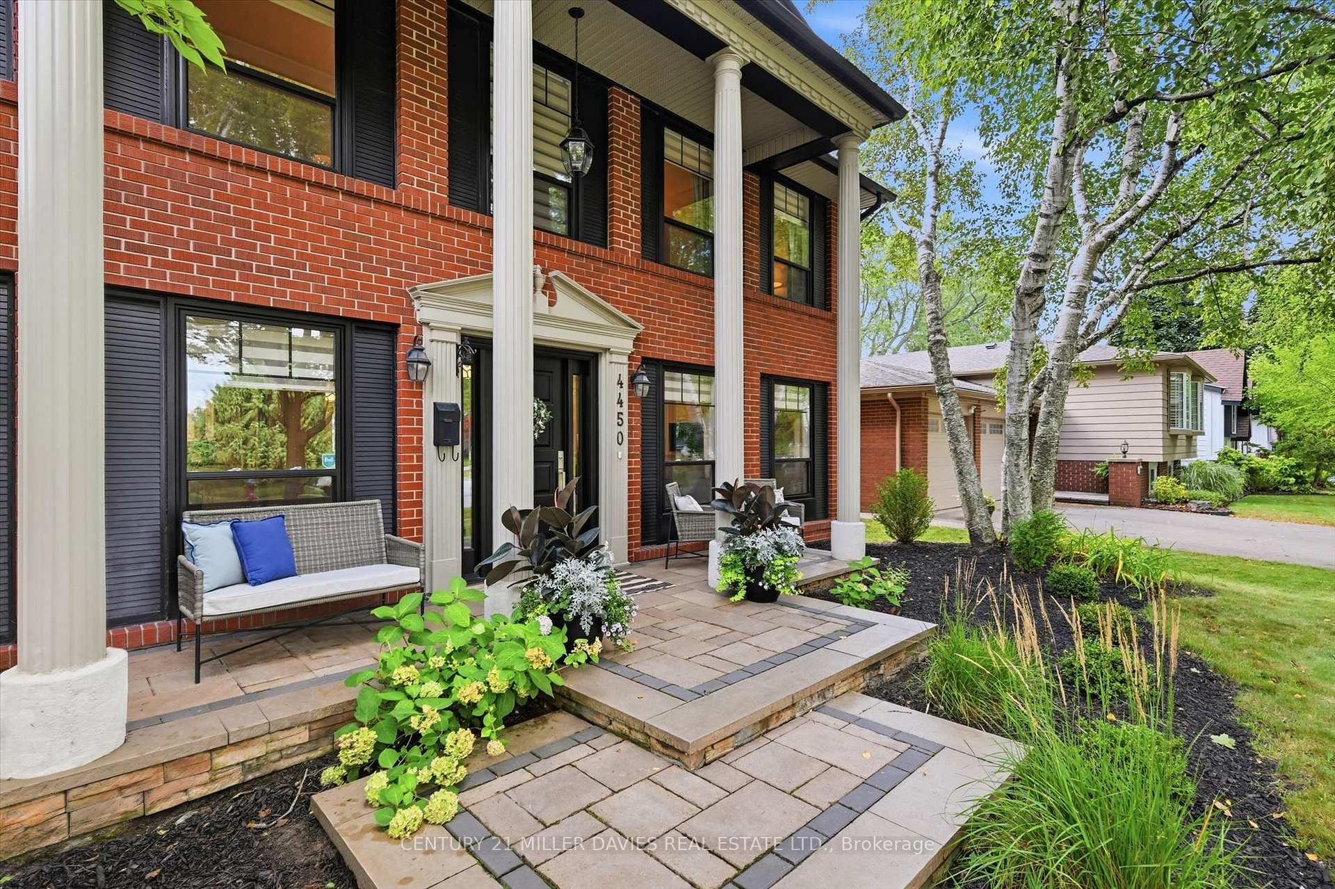 Photo 5 of 4450 Hawthorne Drive, Burlington, Shoreacres — HOMEH